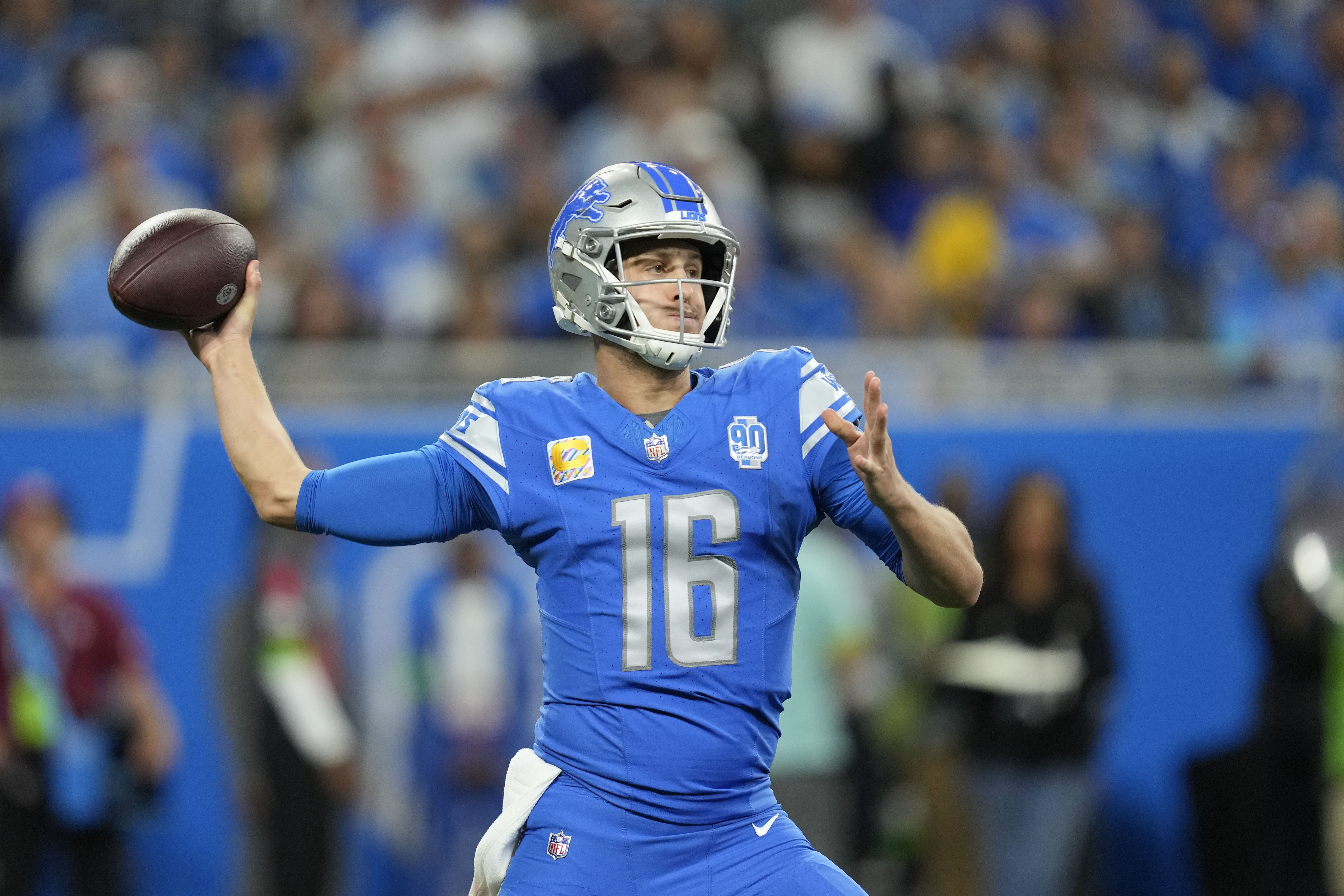 Jared Goff throws 3 TD passes, runs for score, NFC North-leading Lions beat  winless Panthers 42-24