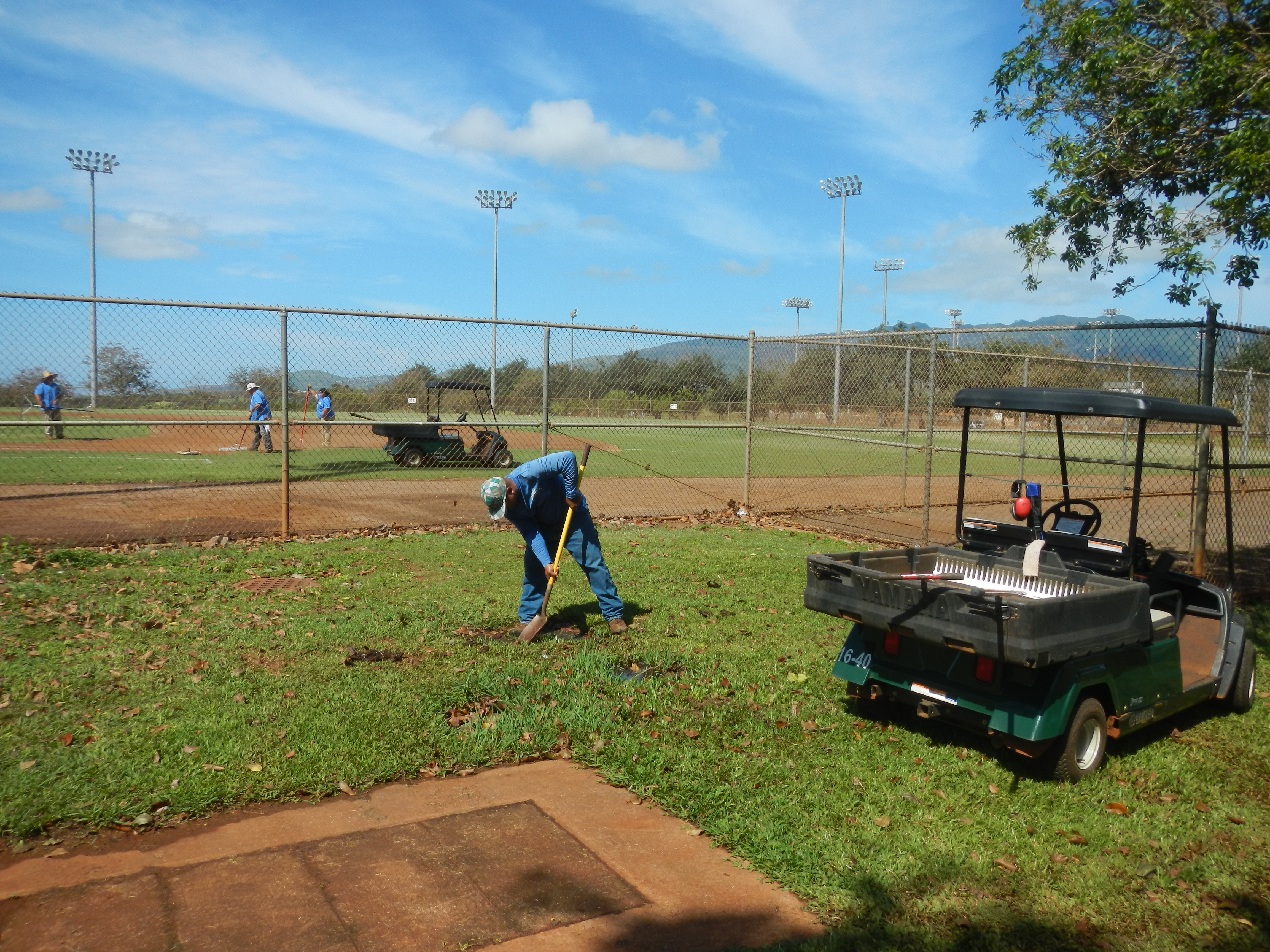 Lanai youngsters flock to baseball field