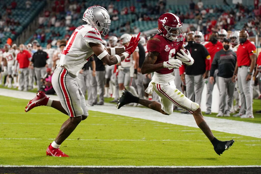 DeVonta Smith Celebrate His Newborn Child By Doing This.. 