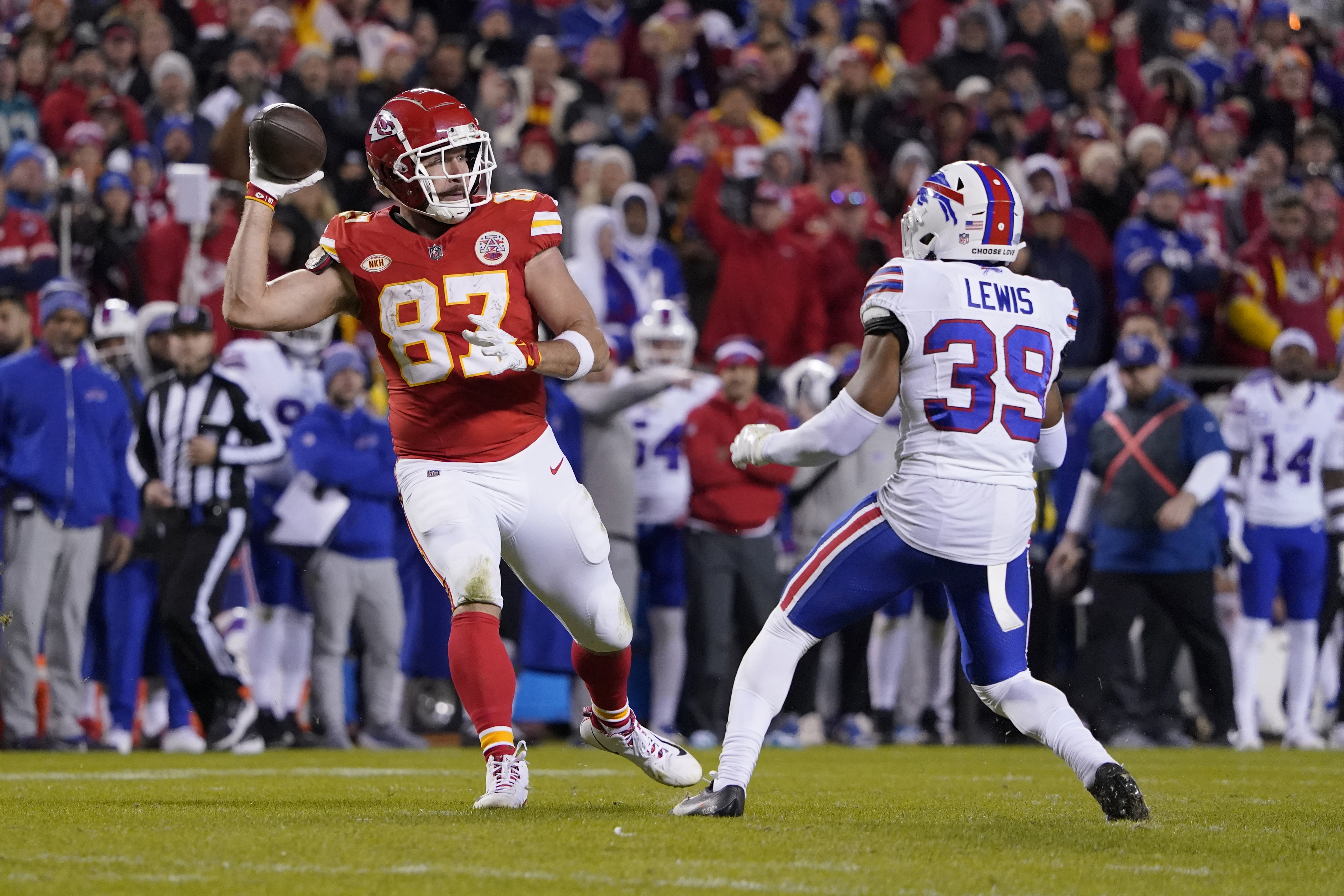 Chiefs have 49-yard go-ahead TD called back by penalty, fall 20-17
