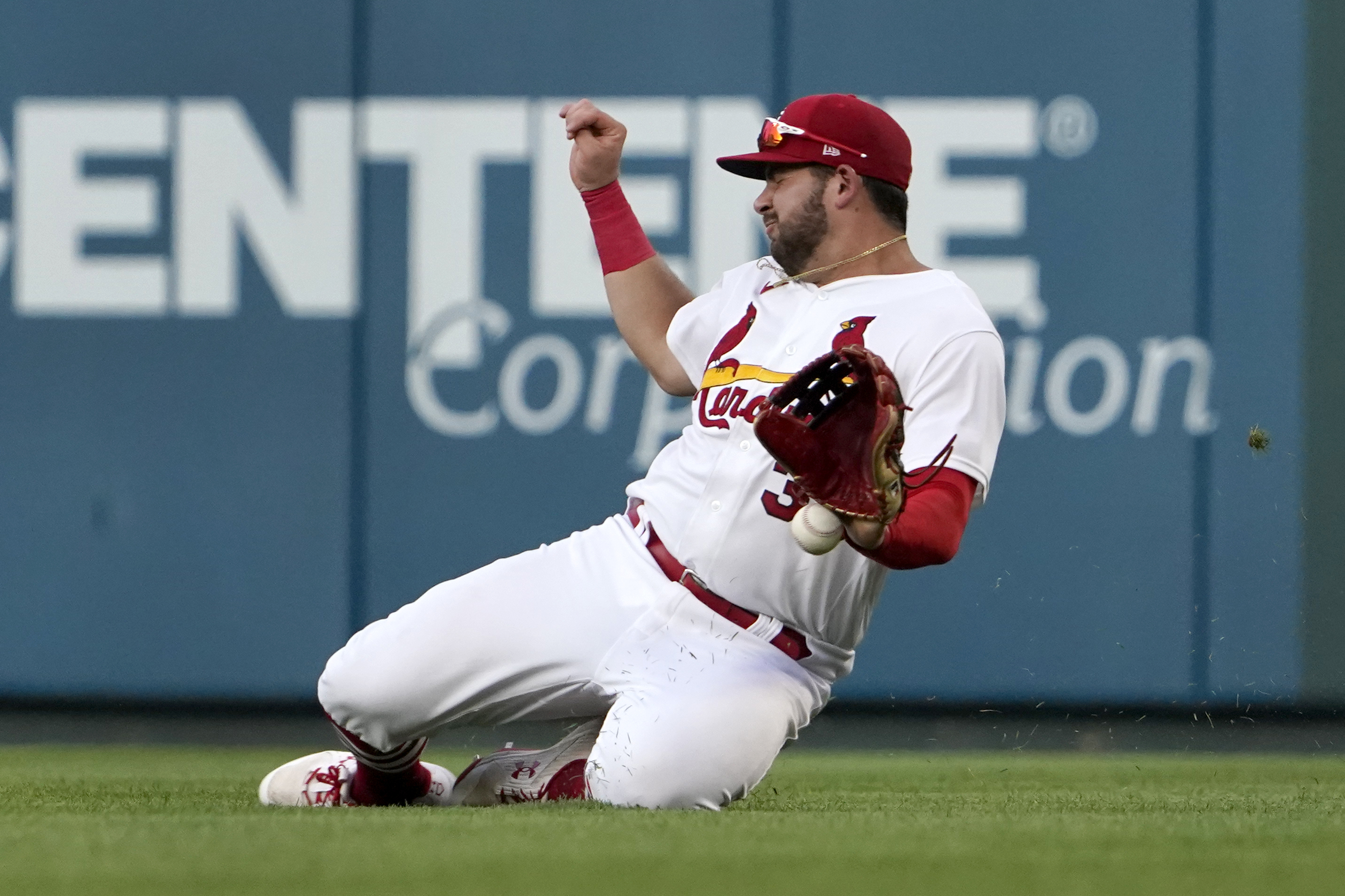 Cards' Knizner blasts a solo shot against Pirates