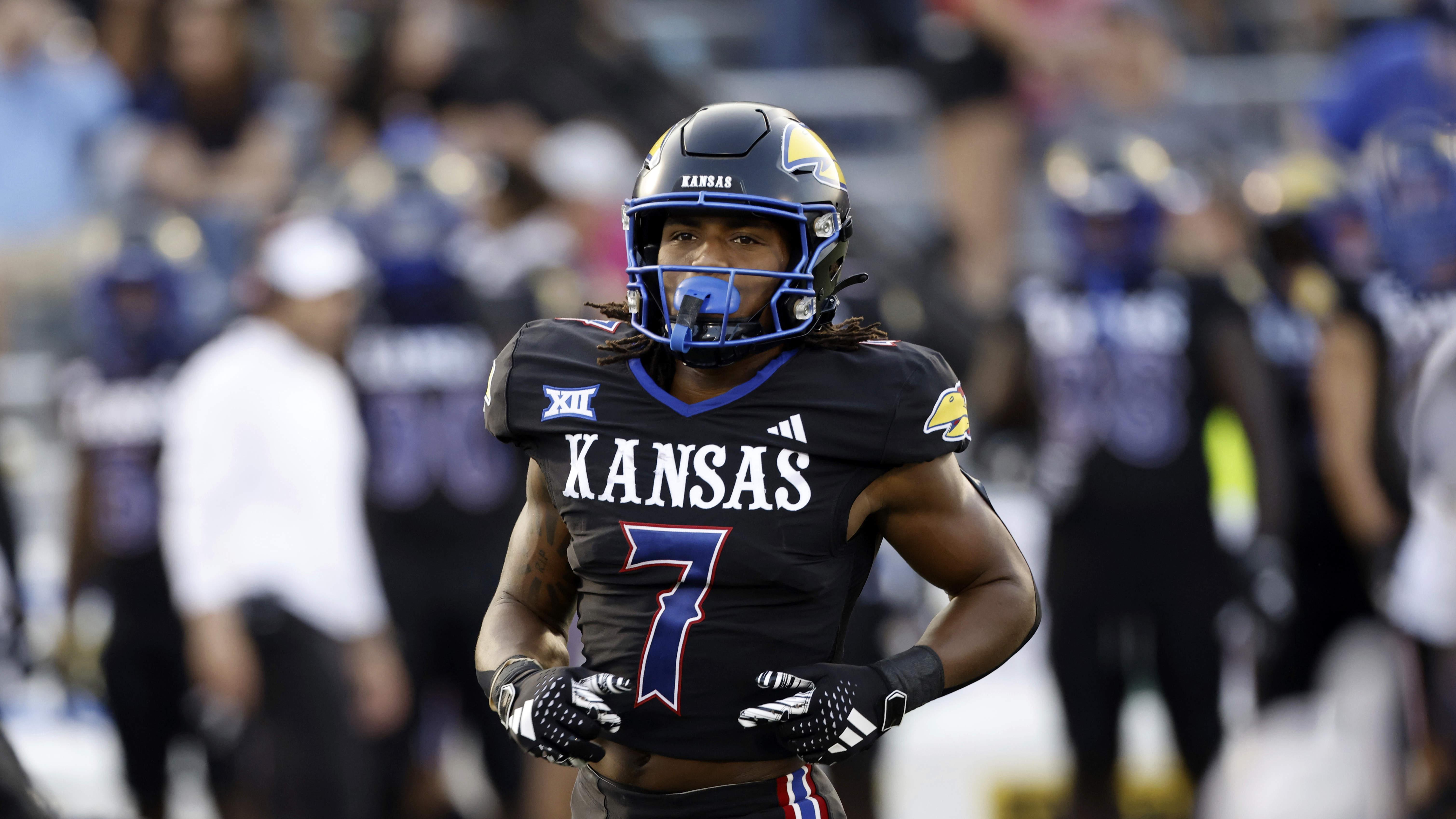 Kansas quarterback Jalon Daniels headlines 34-23 victory over Illinois in  season debut