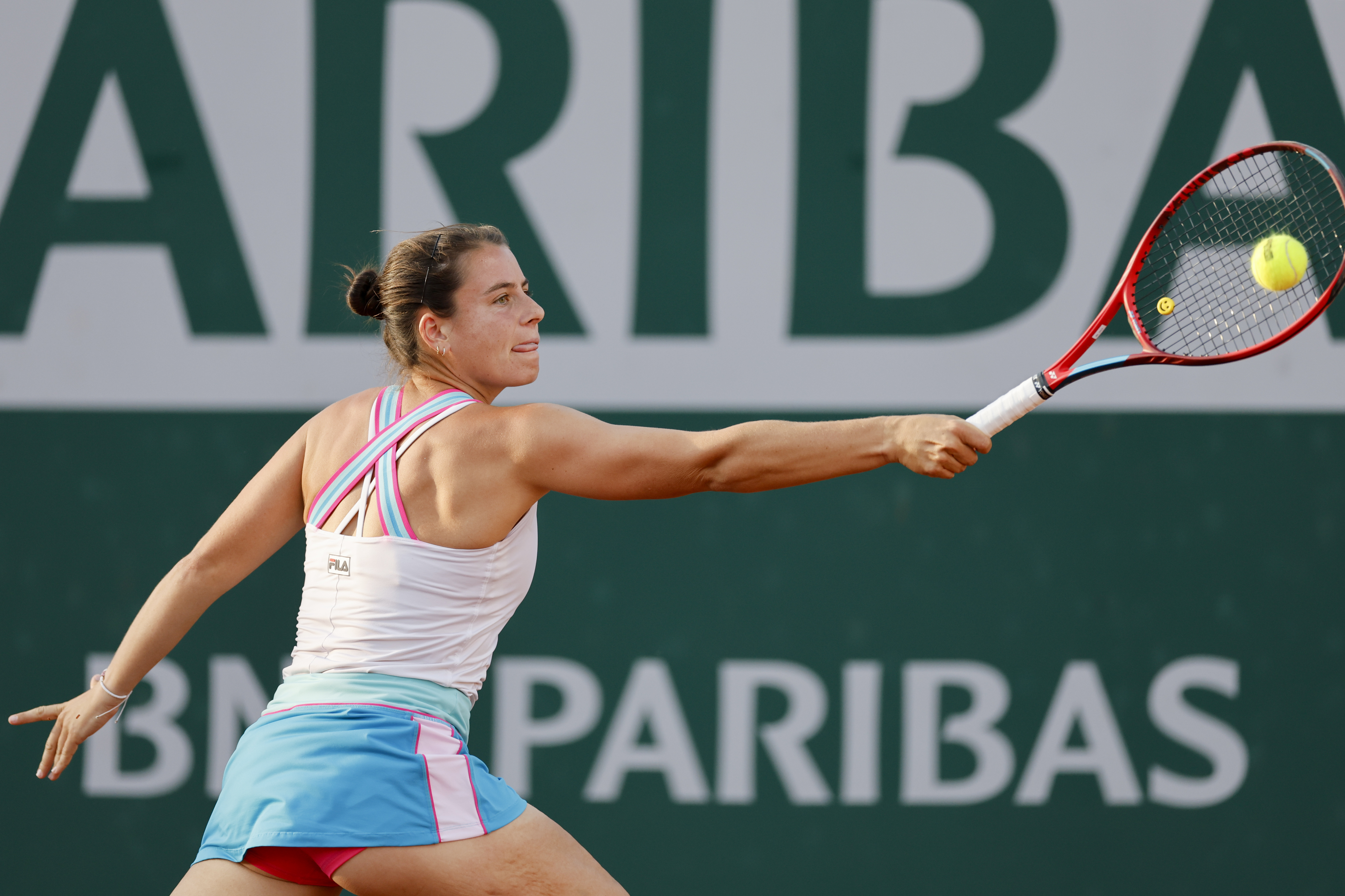 Emma Navarro falls in French Open 2nd round