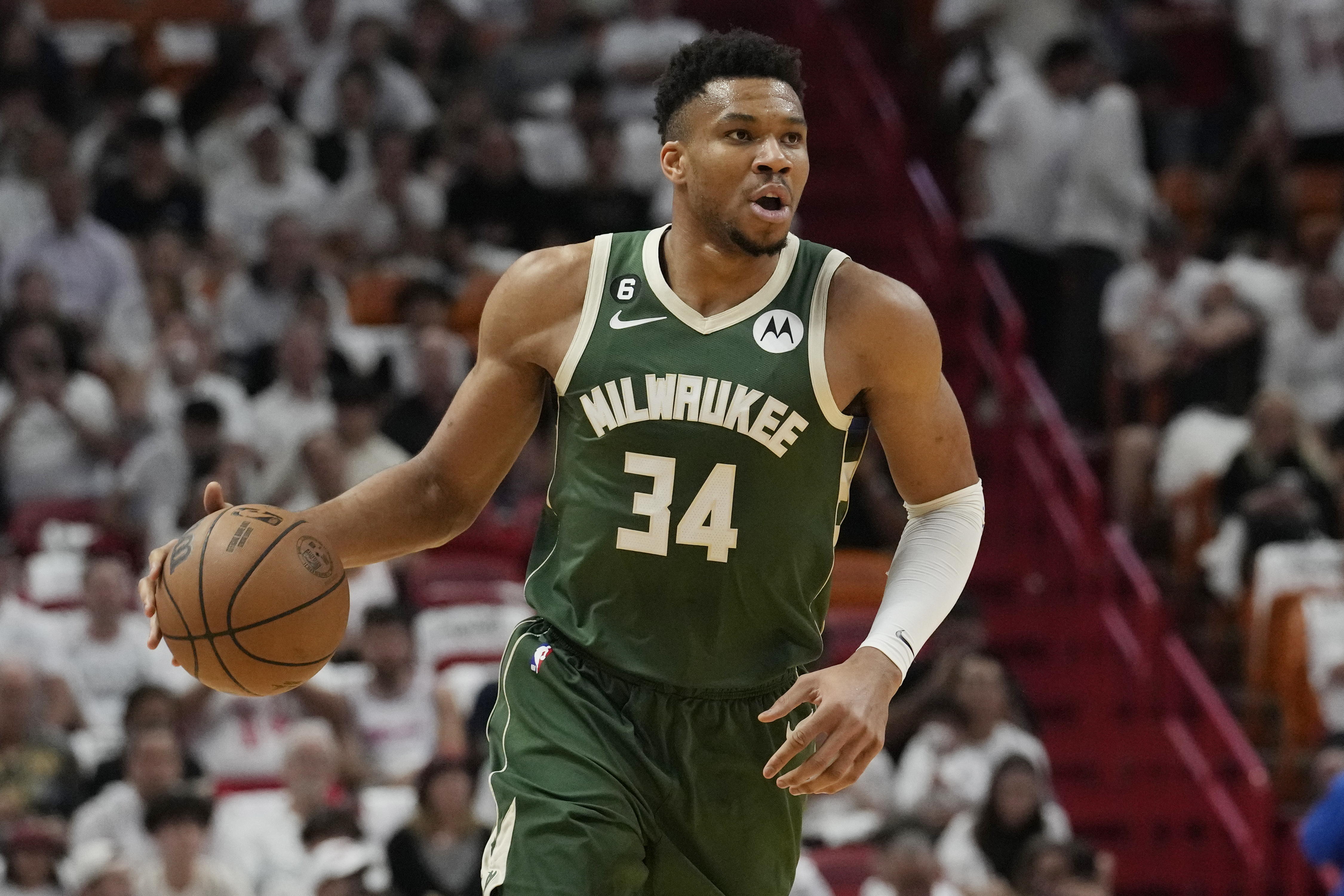 Antetokounmpo wants to see how committed Bucks are to winning a title  before deciding on extension