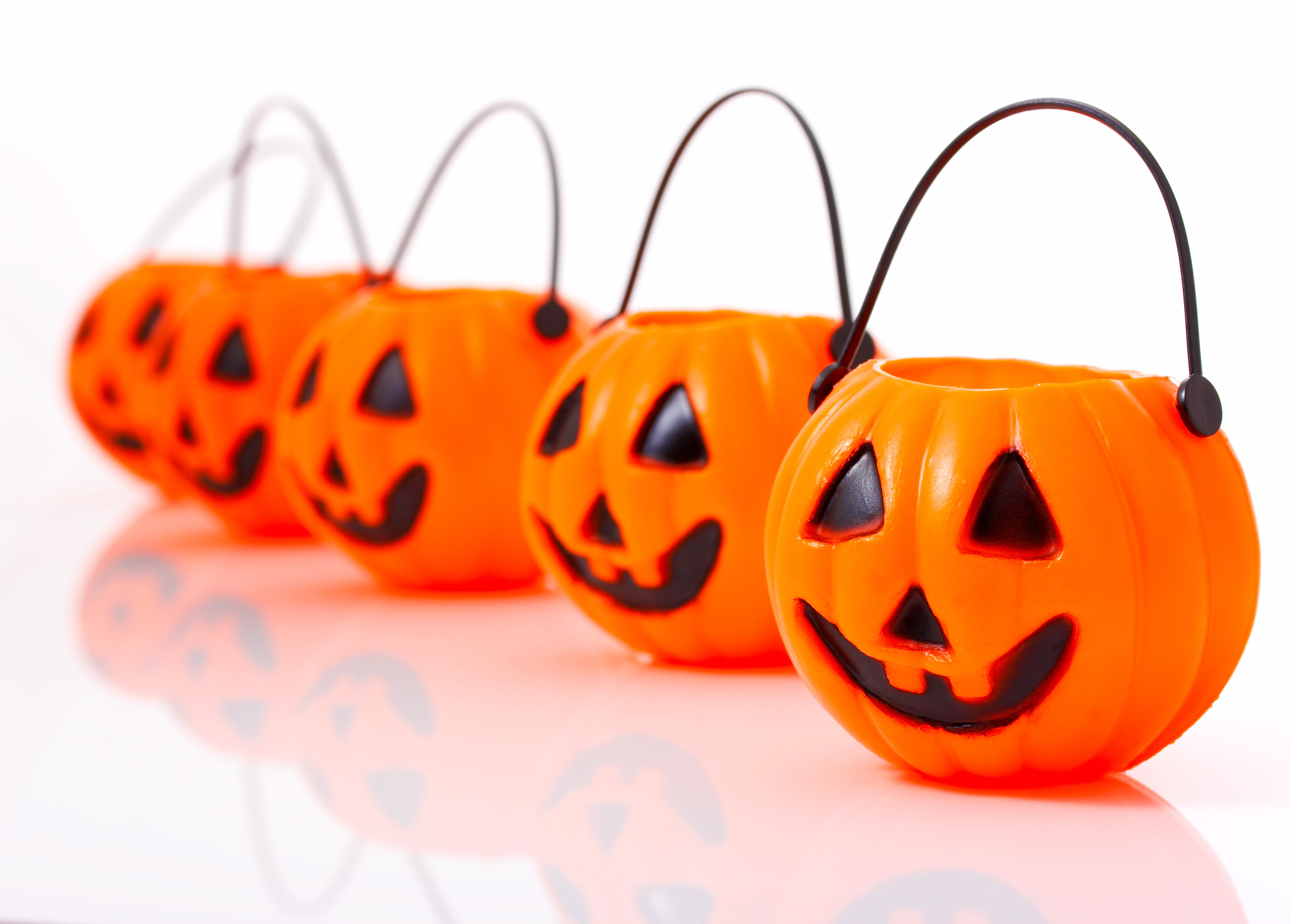 Your Guide To Halloween 22 Trick Or Treat Dates And Times