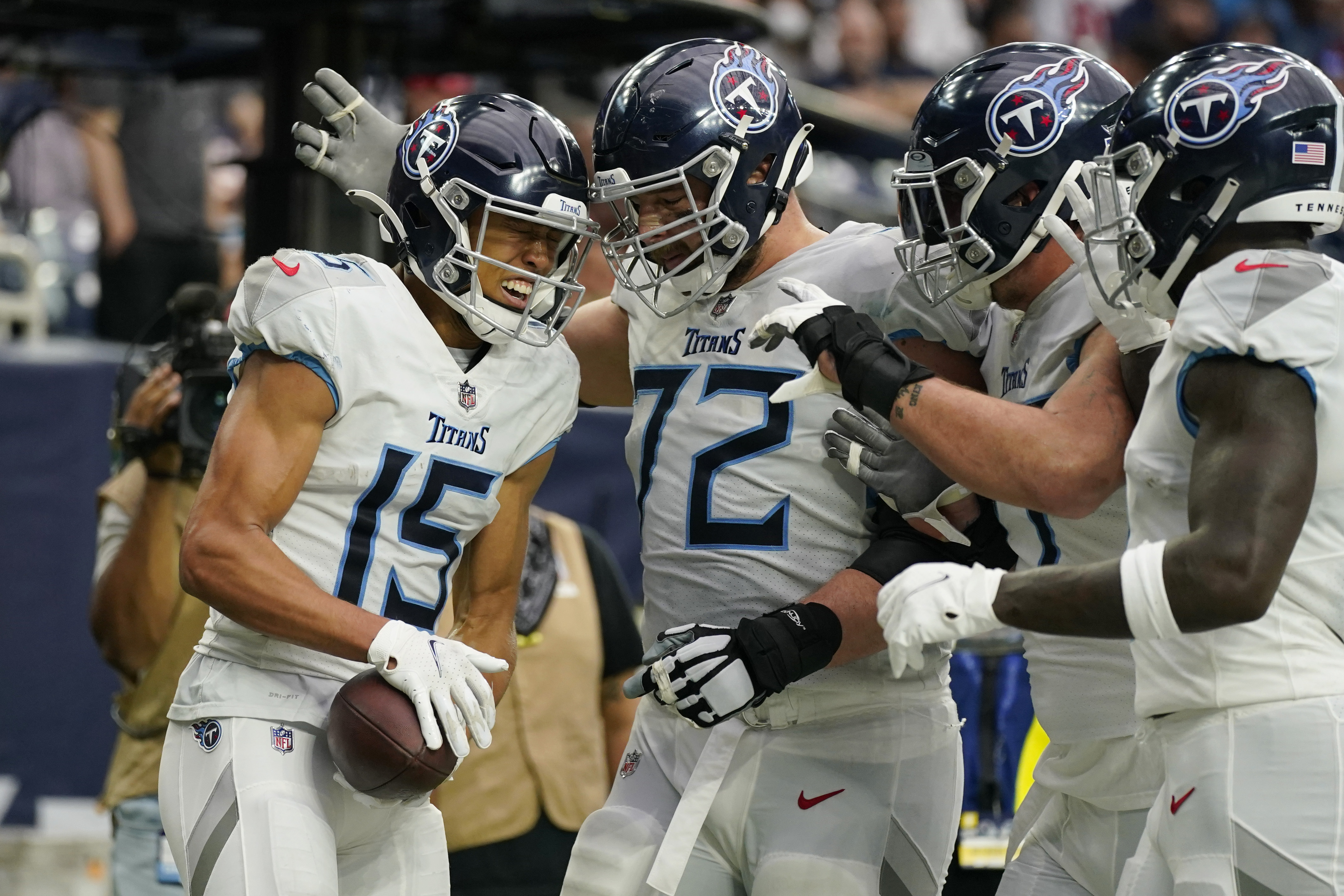 Tennessee Titans beat Houston Texans to clinch AFC's number one seed