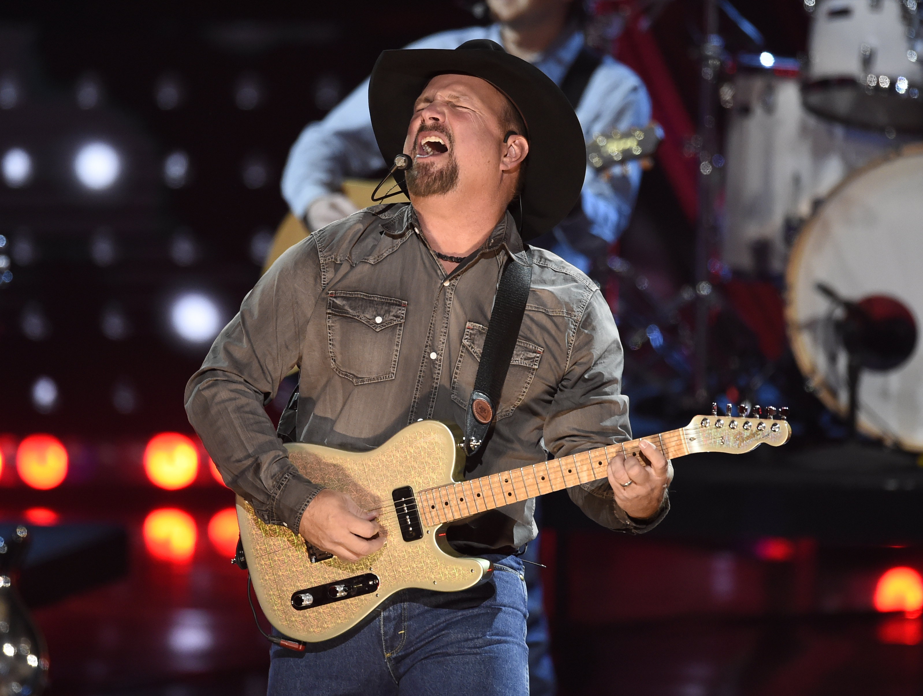 GARTH IN KANSAS CITY: Garth Brooks announces concert at Arrowhead Stadium