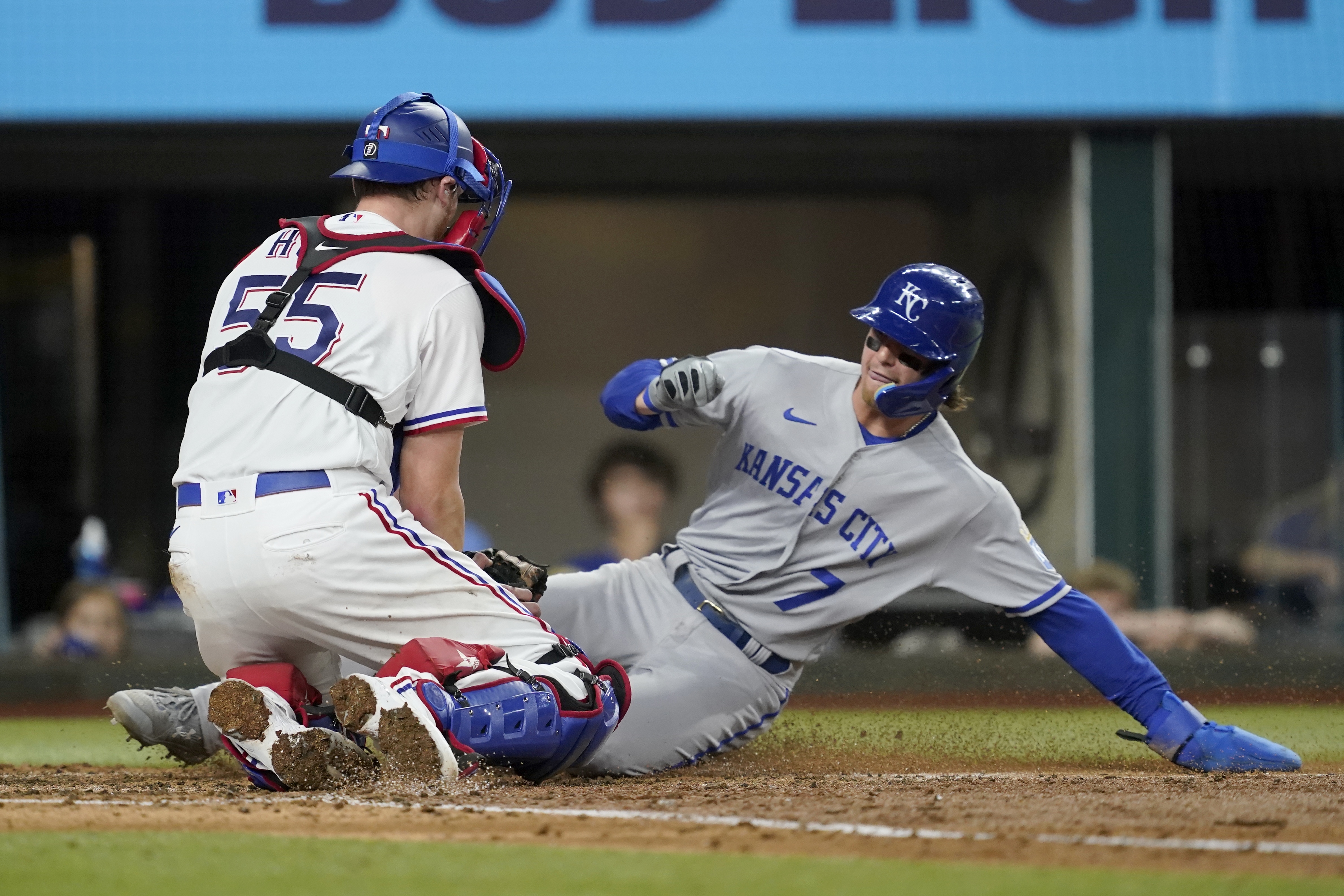 Former Ranger Bobby Witt Sr. catches foul ball hit by Royals' Bobby Witt  Jr., his son