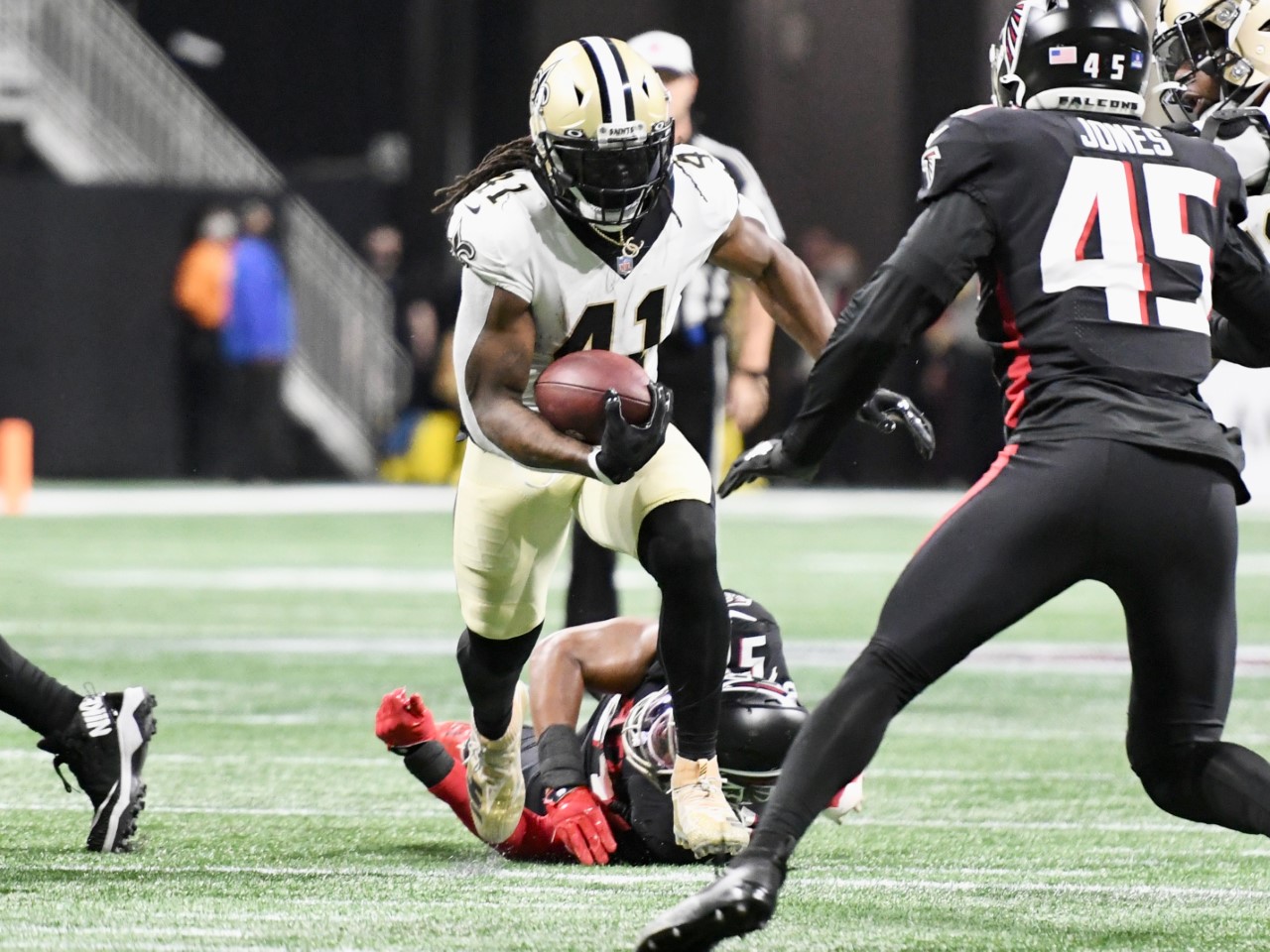 Kamara arrested on battery charge after Pro Bowl in Las Vegas