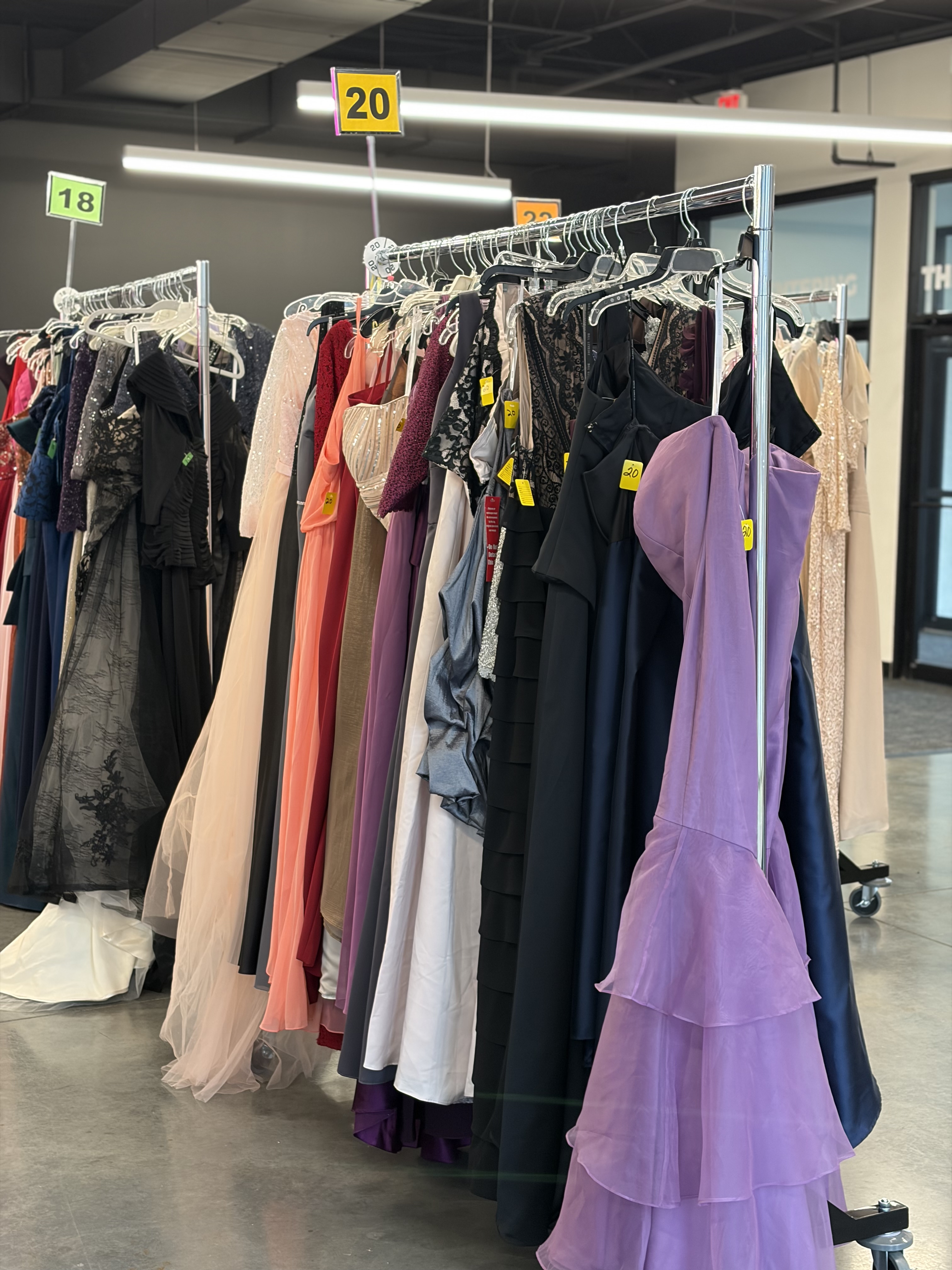 Lee's Summit church gives away 1,327 free prom dresses in record-breaking  year