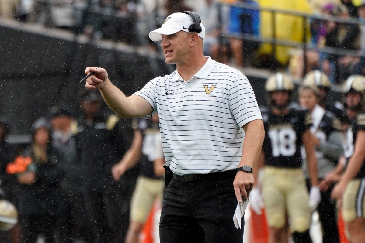 Vanderbilt Snapback Circle Hats by The Game