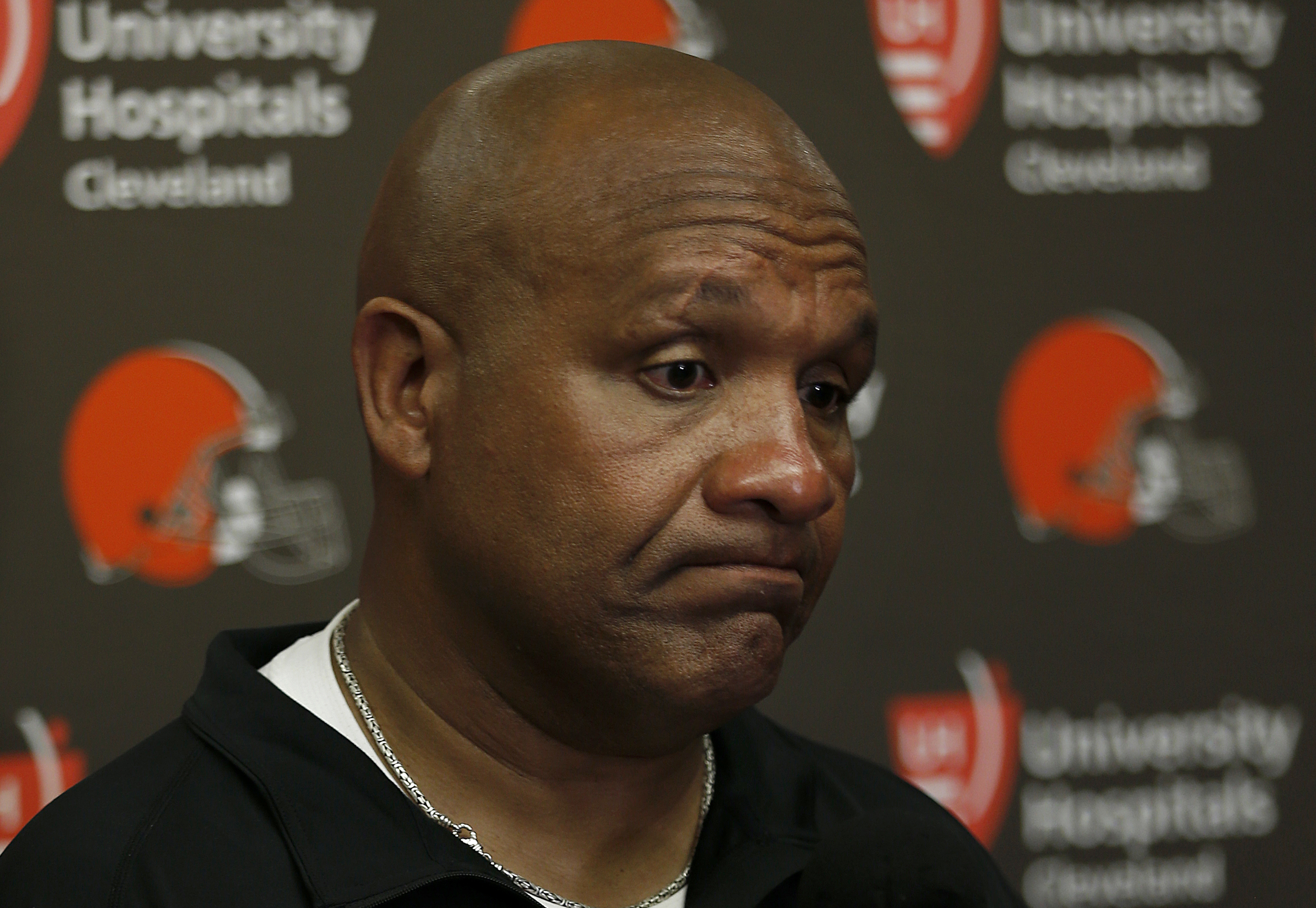 Winless Browns fire VP Sashi Brown, coach Hue Jackson keeps job – The  Denver Post