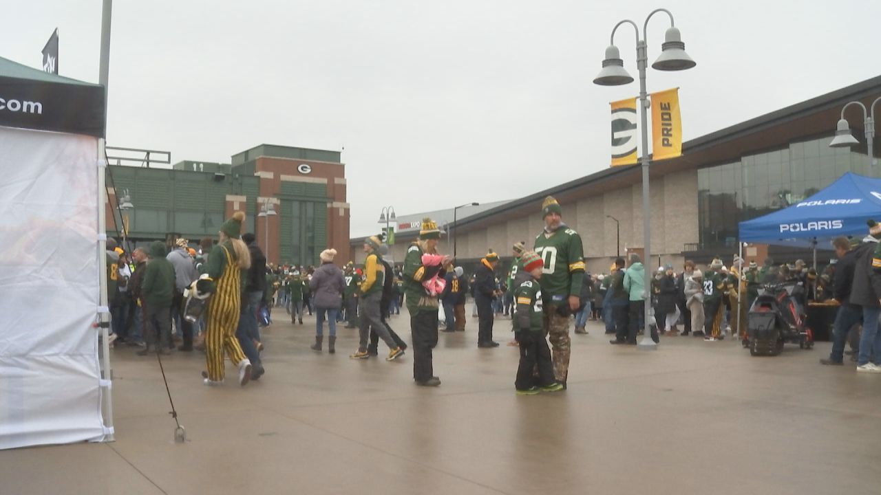 Taylor Swift spotted at Lambeau Field during Sunday's game