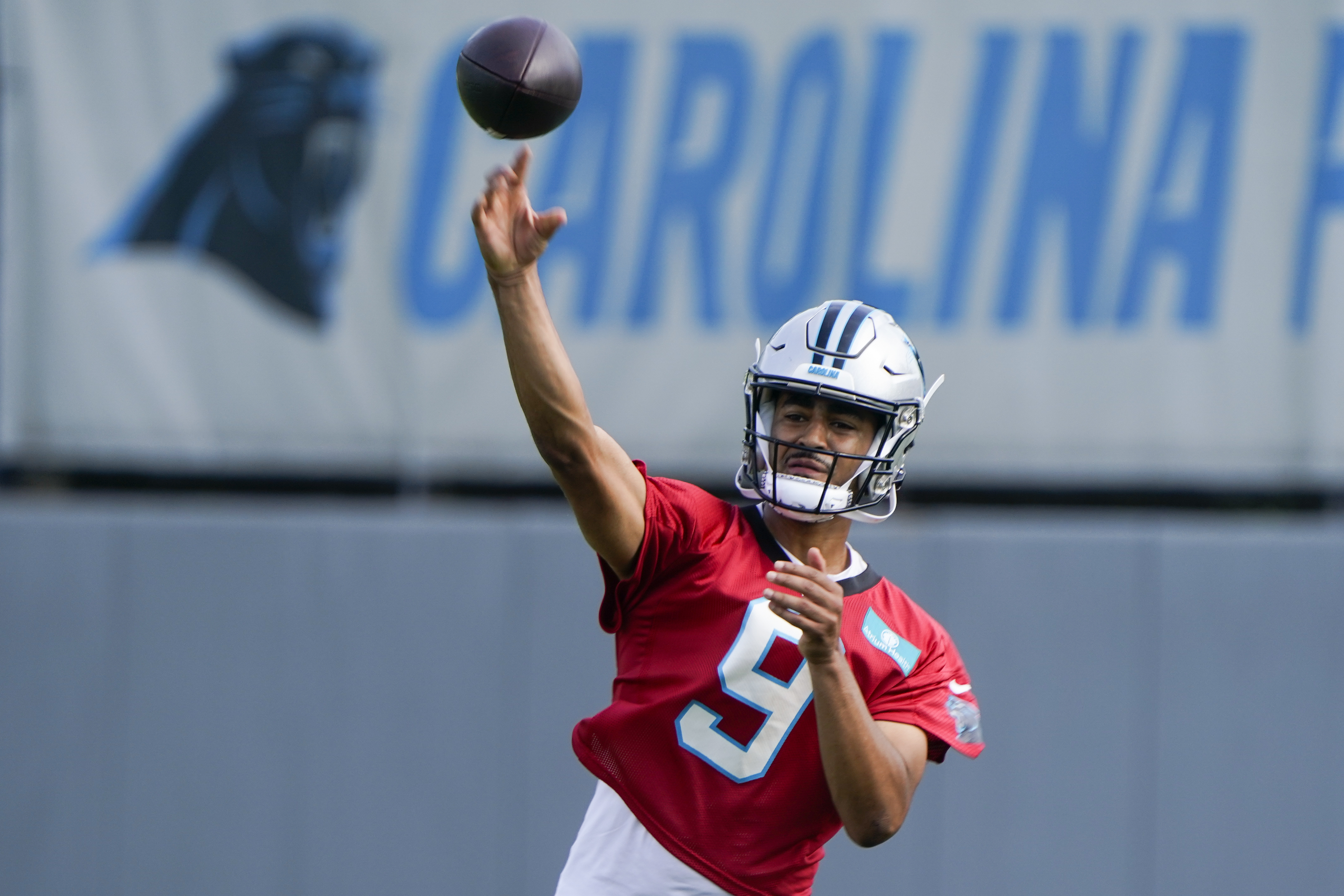 Bijan Robinson outshines top pick Bryce Young as Falcons knock off Panthers  24-10