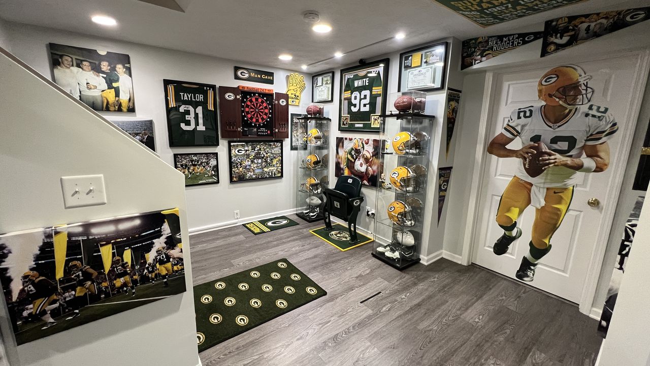 Packers Fan Cave Round Wood Sign