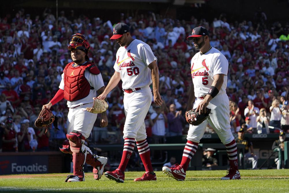 Pujols and Wainwright help Cardinals split series in Toronto
