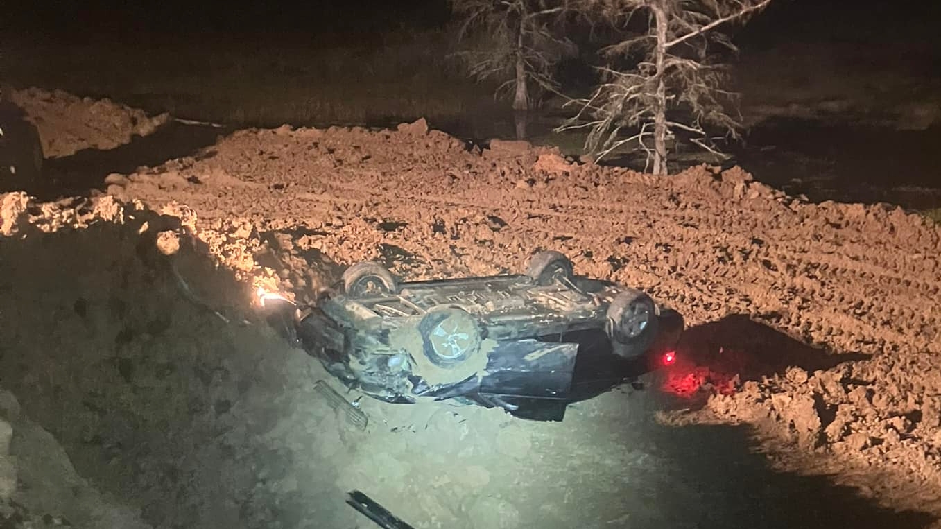 Man taken to hospital after car crashes off bridge in Jasper County