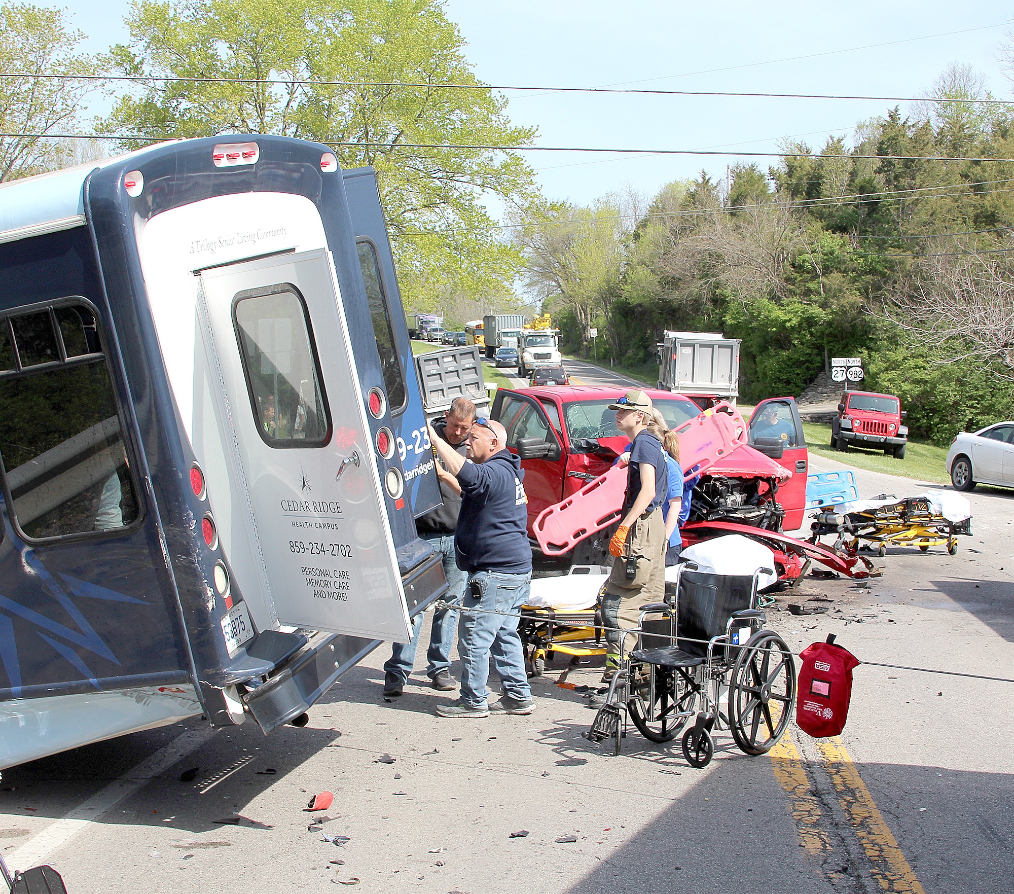 Several people hurt in Cynthiana crash