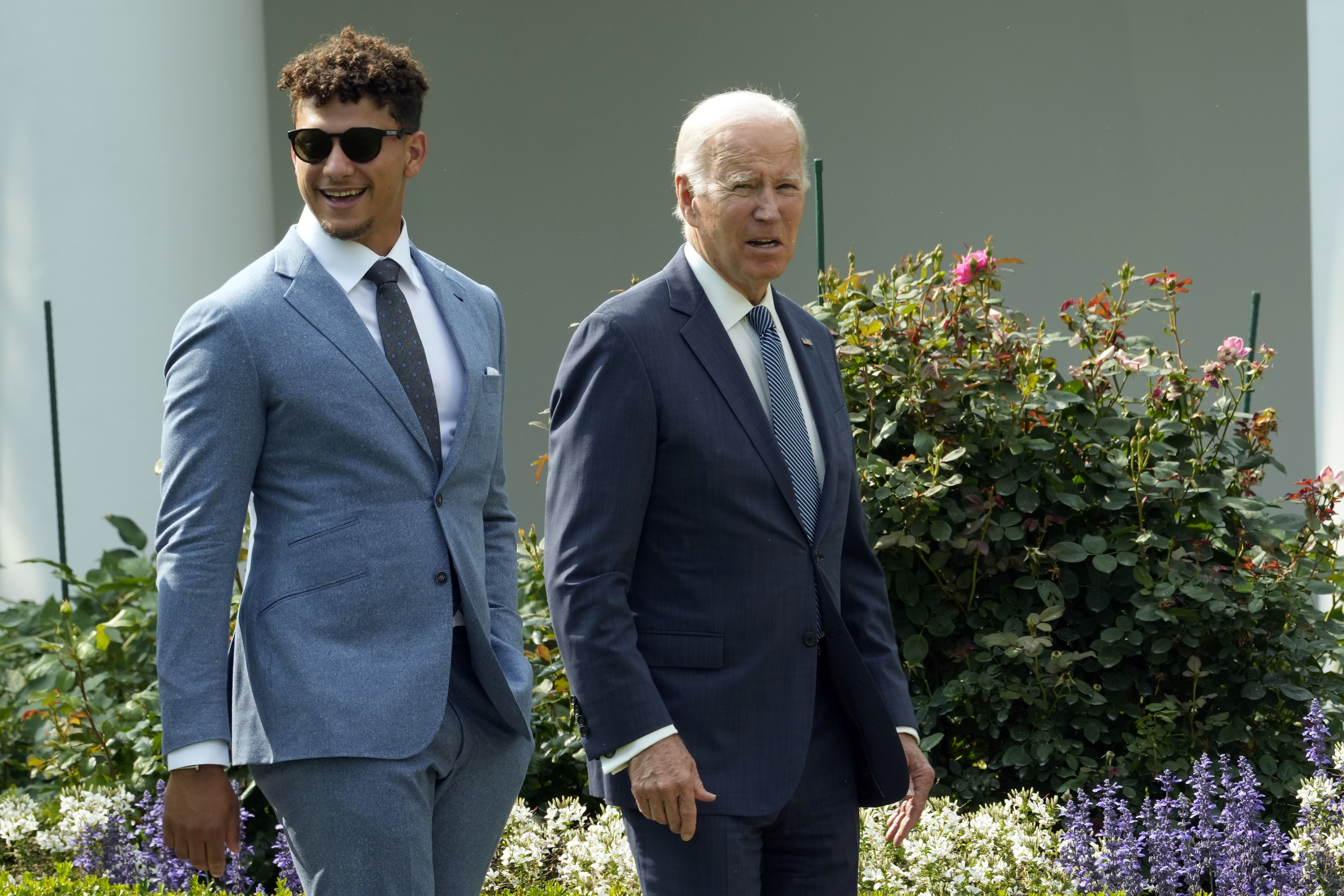 KC's Patrick Mahomes and Travis Kelce gift jersey to Joe Biden