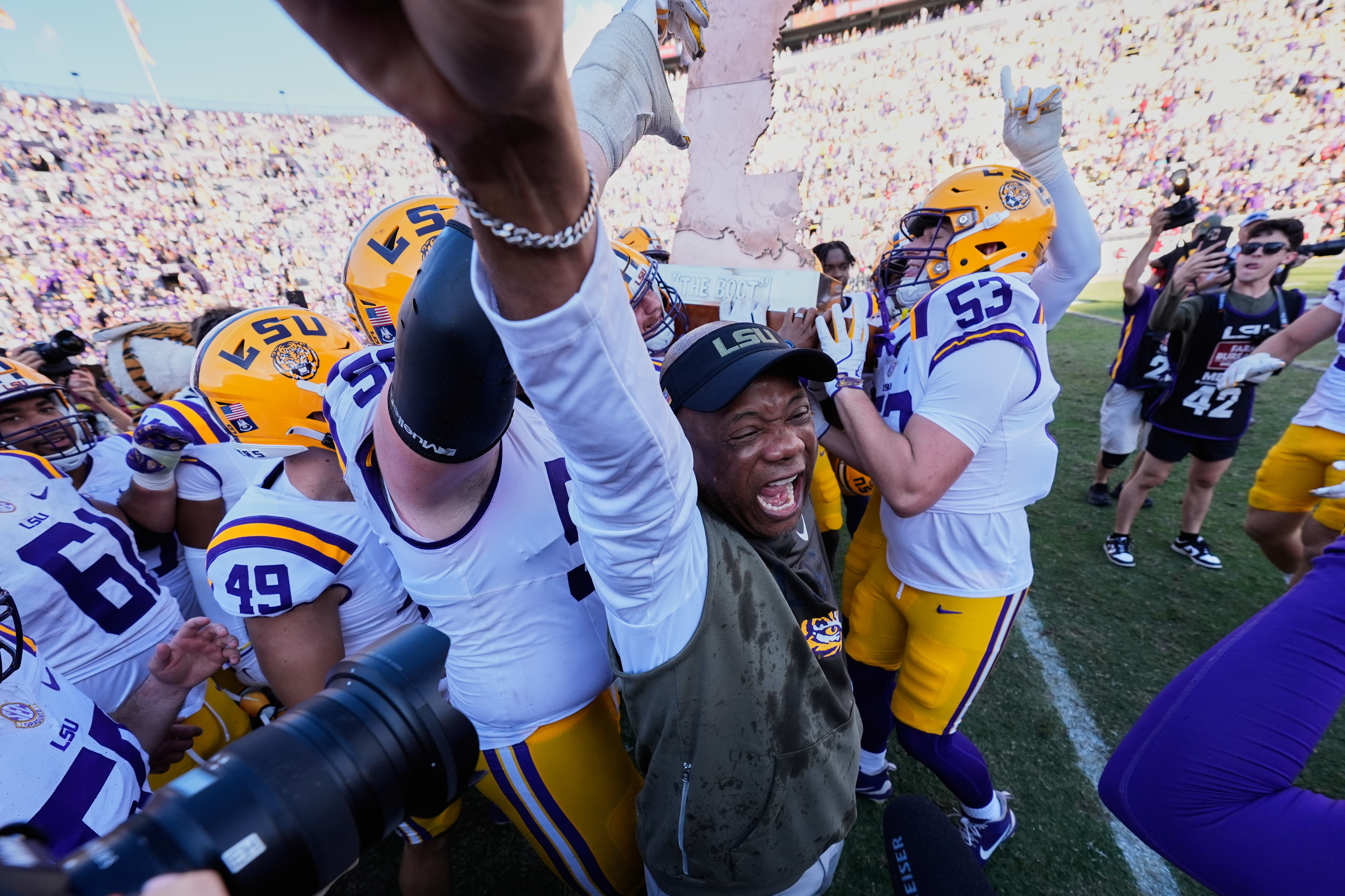 Employees hospitalized after tornado hits Basile butcher shop