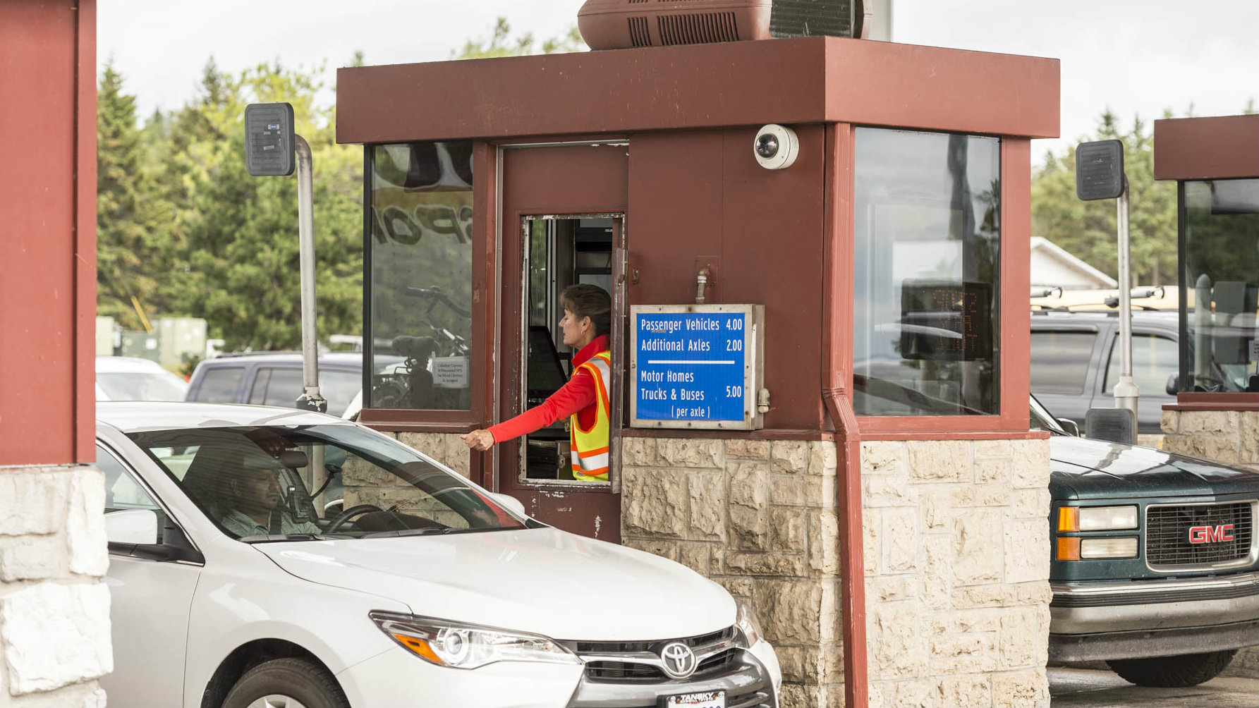 Mackinac Bridge Authority resumes cash payments, anticipates shorter lines