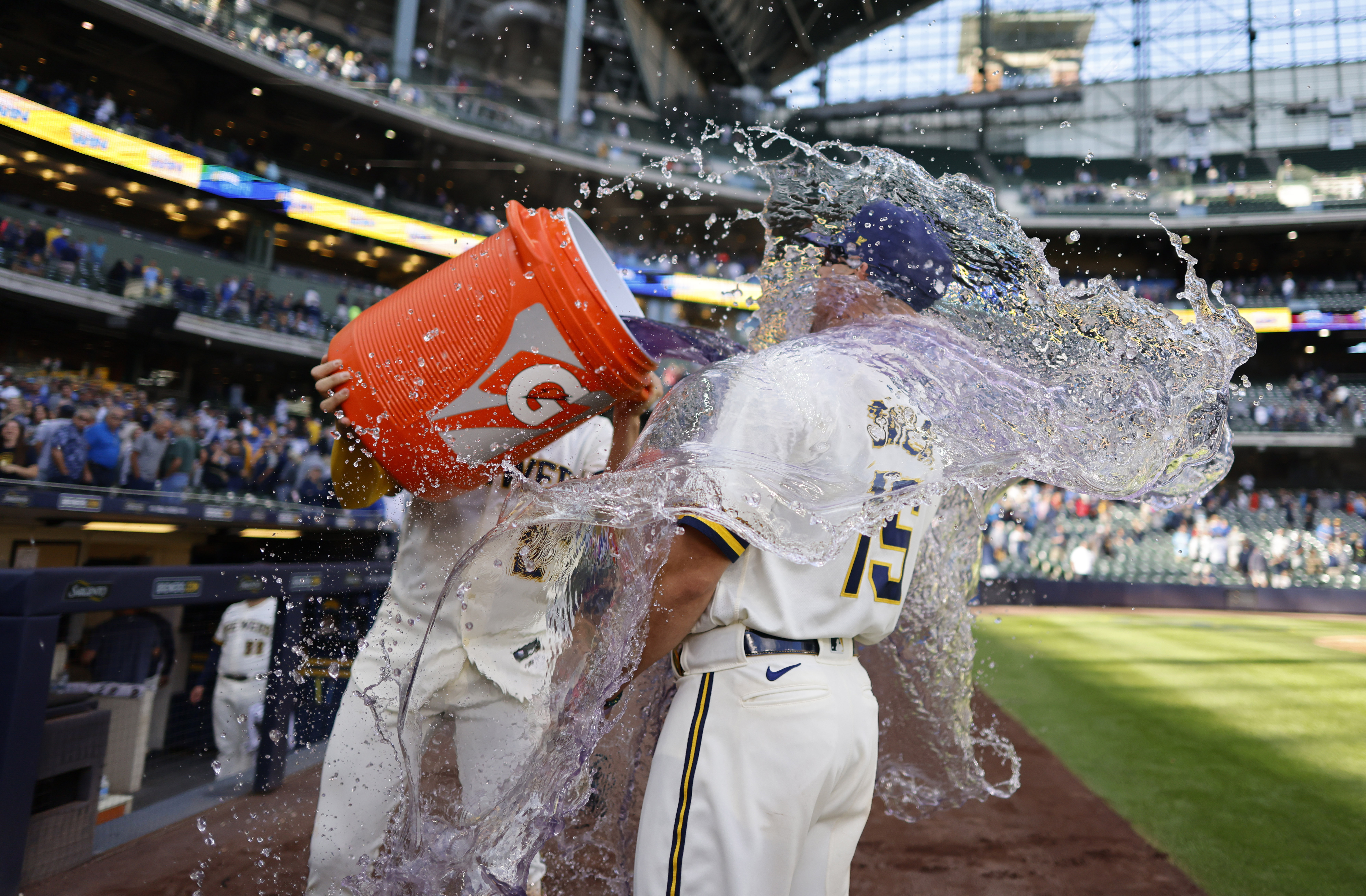 Tyrone Taylor hits 2 RBI doubles and scores go-ahead run in