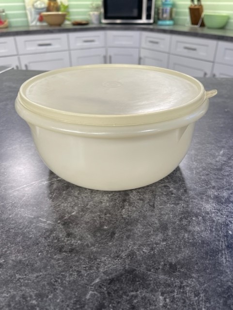 Tupperware, Kitchen, Large Tupperware Thatsa Bowl With Lid