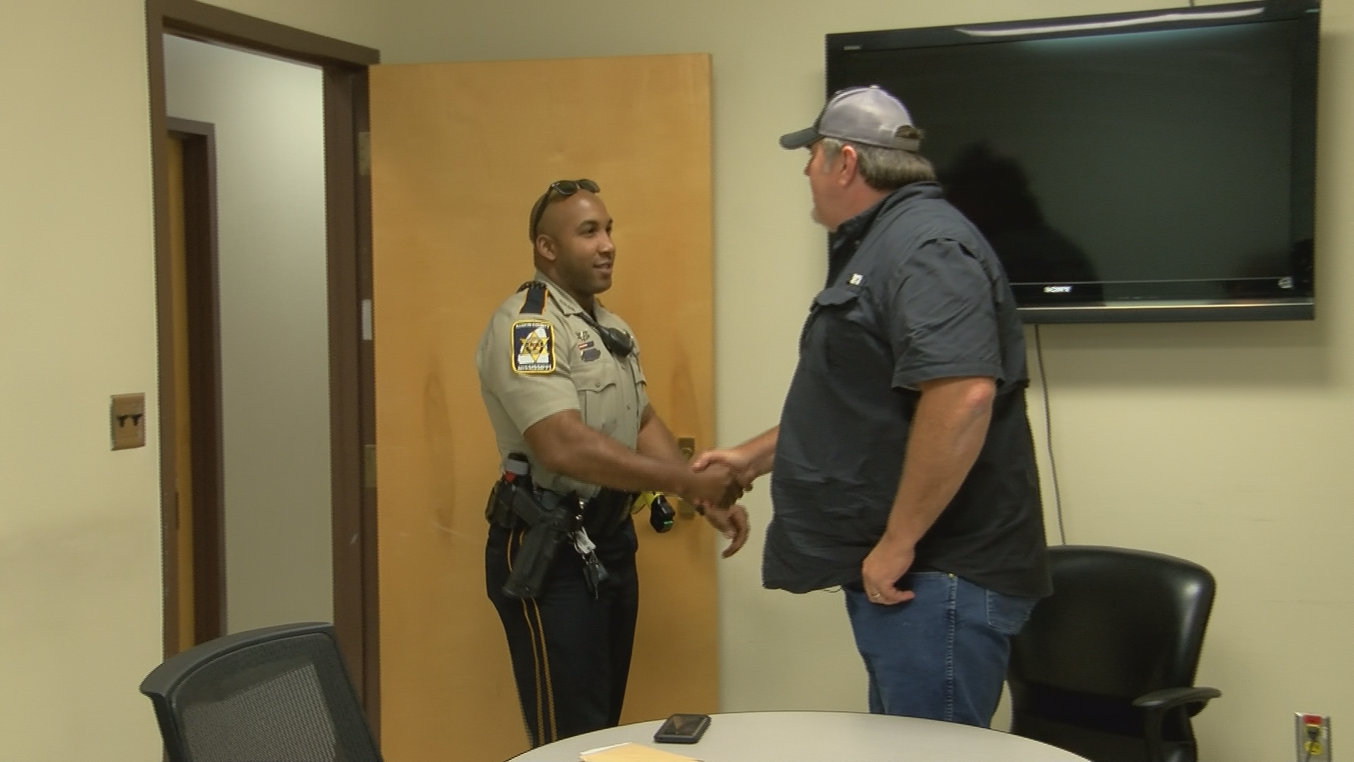 Mississippi Strong: Rankin County Deputy returns lost wallet to Illinois  veteran