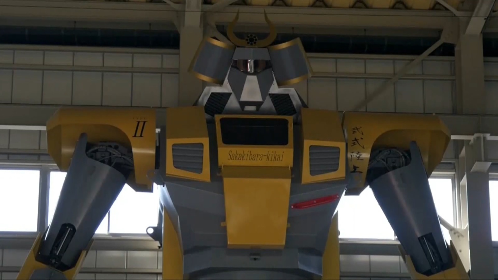 Japanese man creates Nearly 30-foot-tall robot