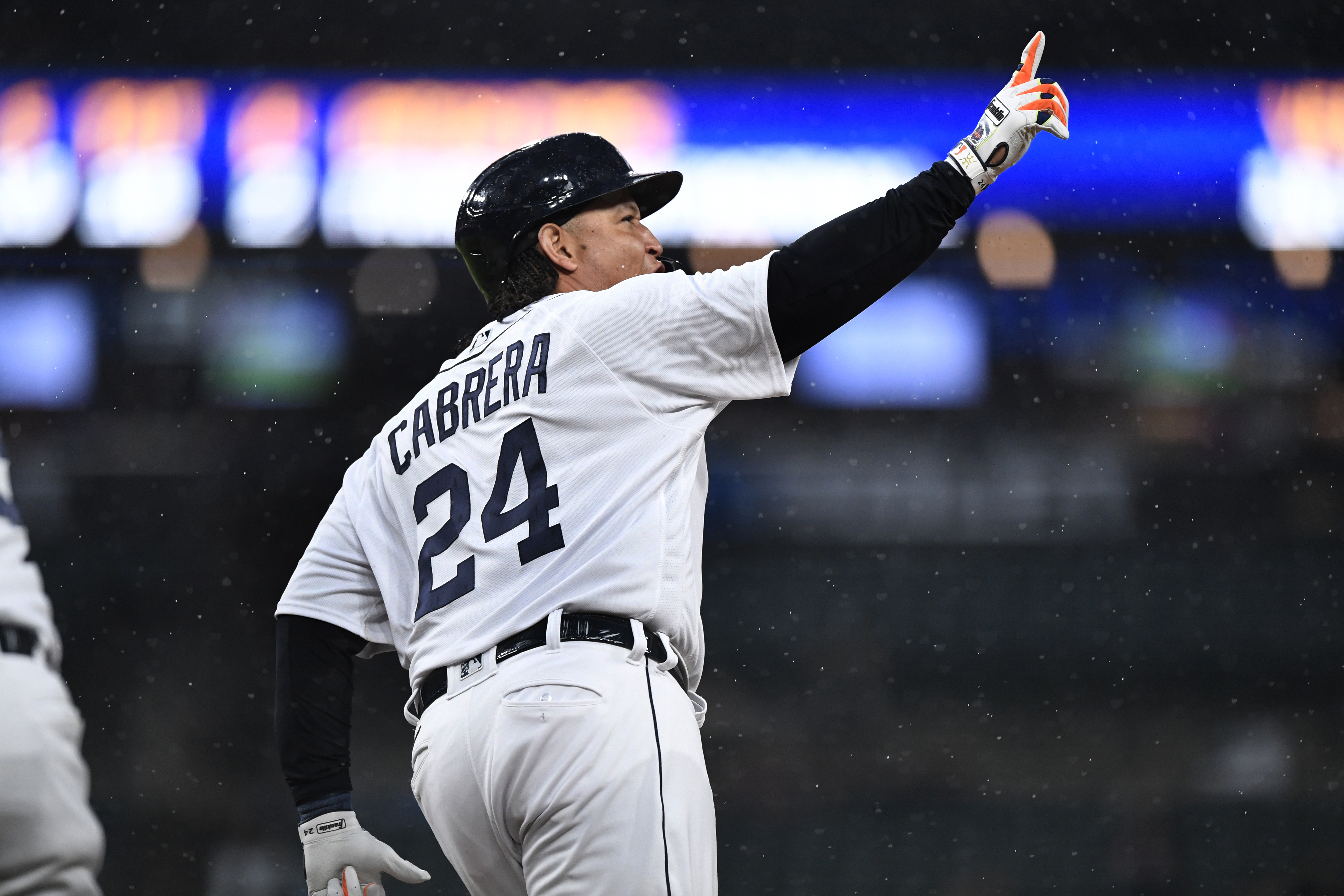 Miguel Cabrera's 511th home run lifts Tigers, who sweep Royals