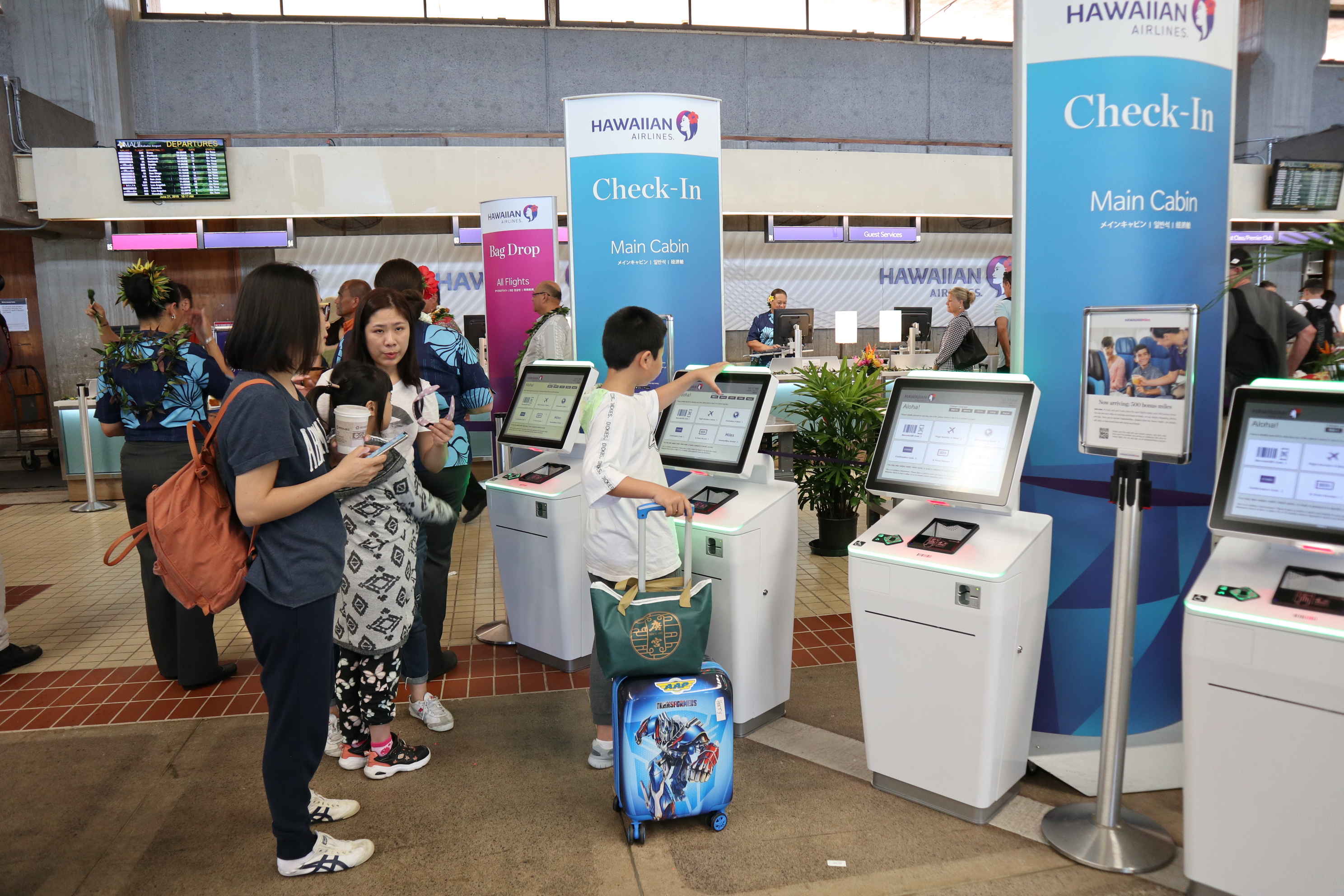 Hawaiian Airlines is changing things up at its Kahului Airport lobby