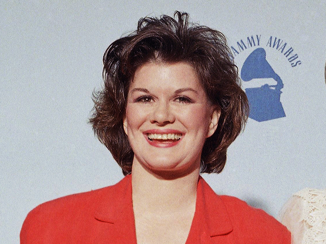 SEIZE M・T・K / OMNIBUS OF TEENAGE SINGER K.T. Oslin, iconic singer-songwriter, passes away at age 78
