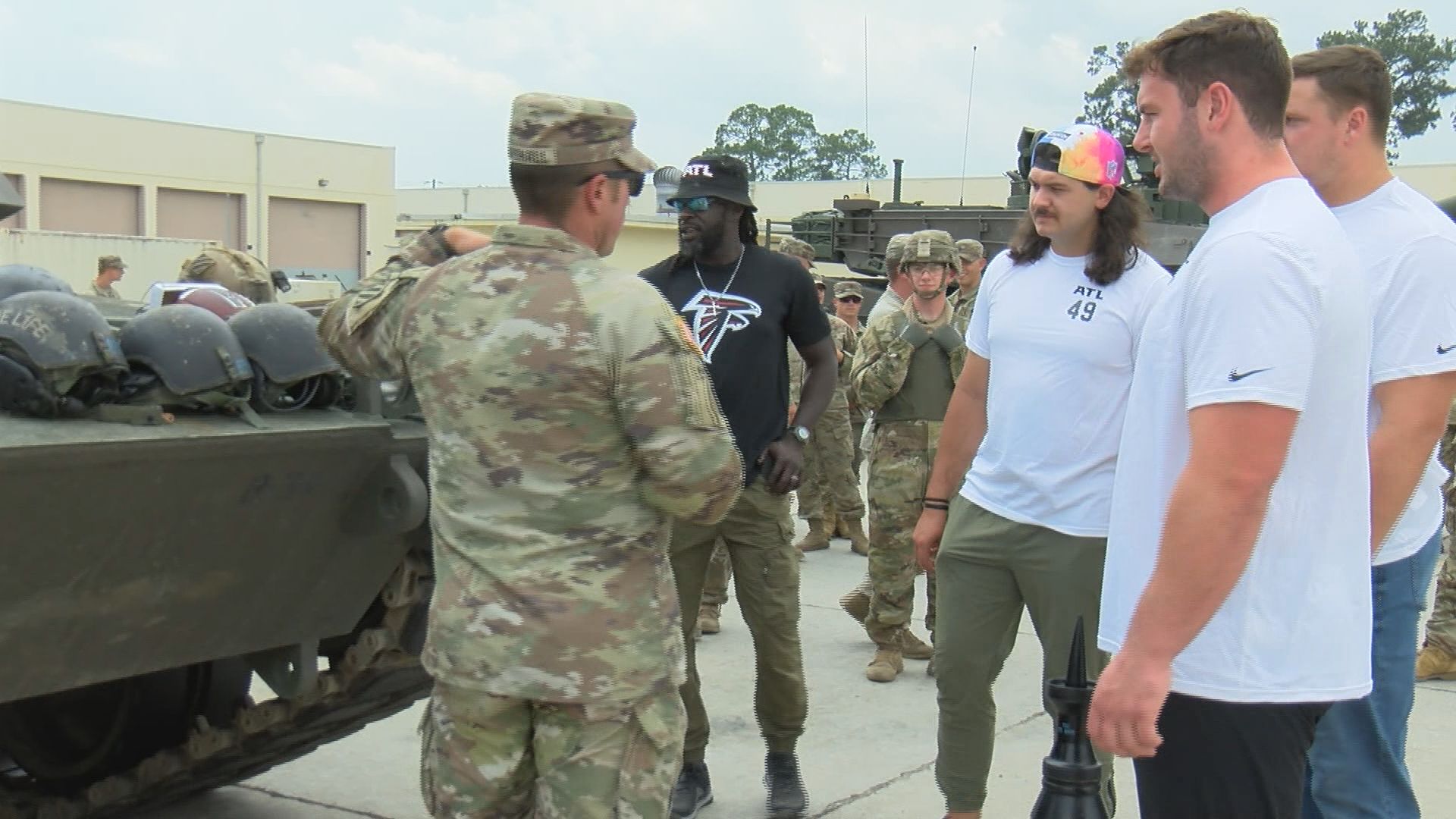 Falcons players and Legends visit Georgia National Guard