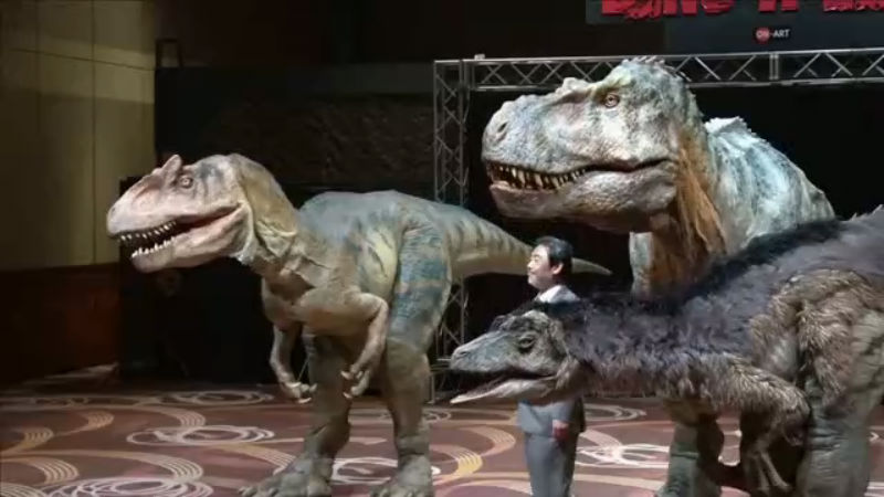 Japanese company unveils world's biggest moving dinosaur robots