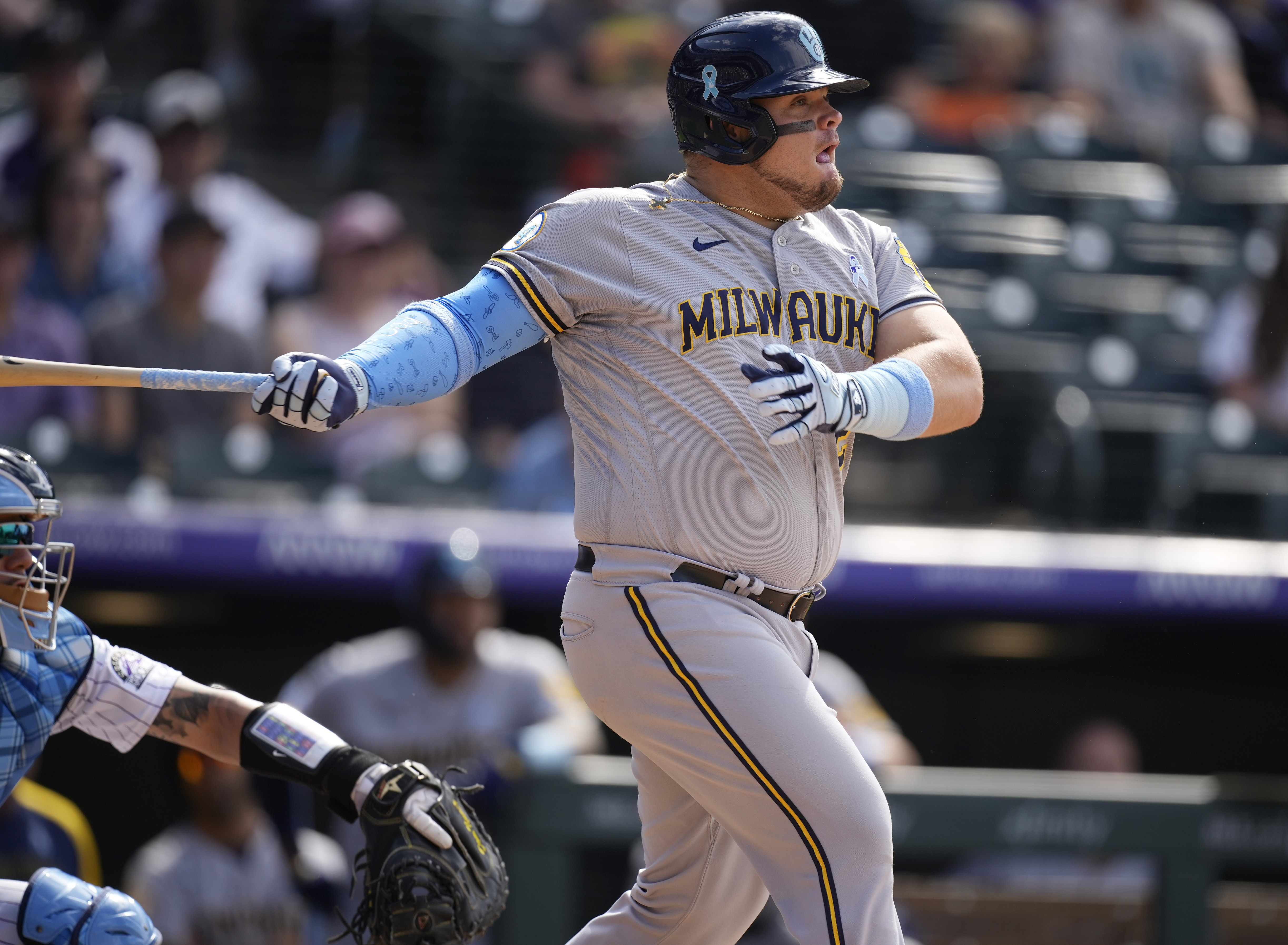 Daniel Vogelbach hits two home runs for Brewers