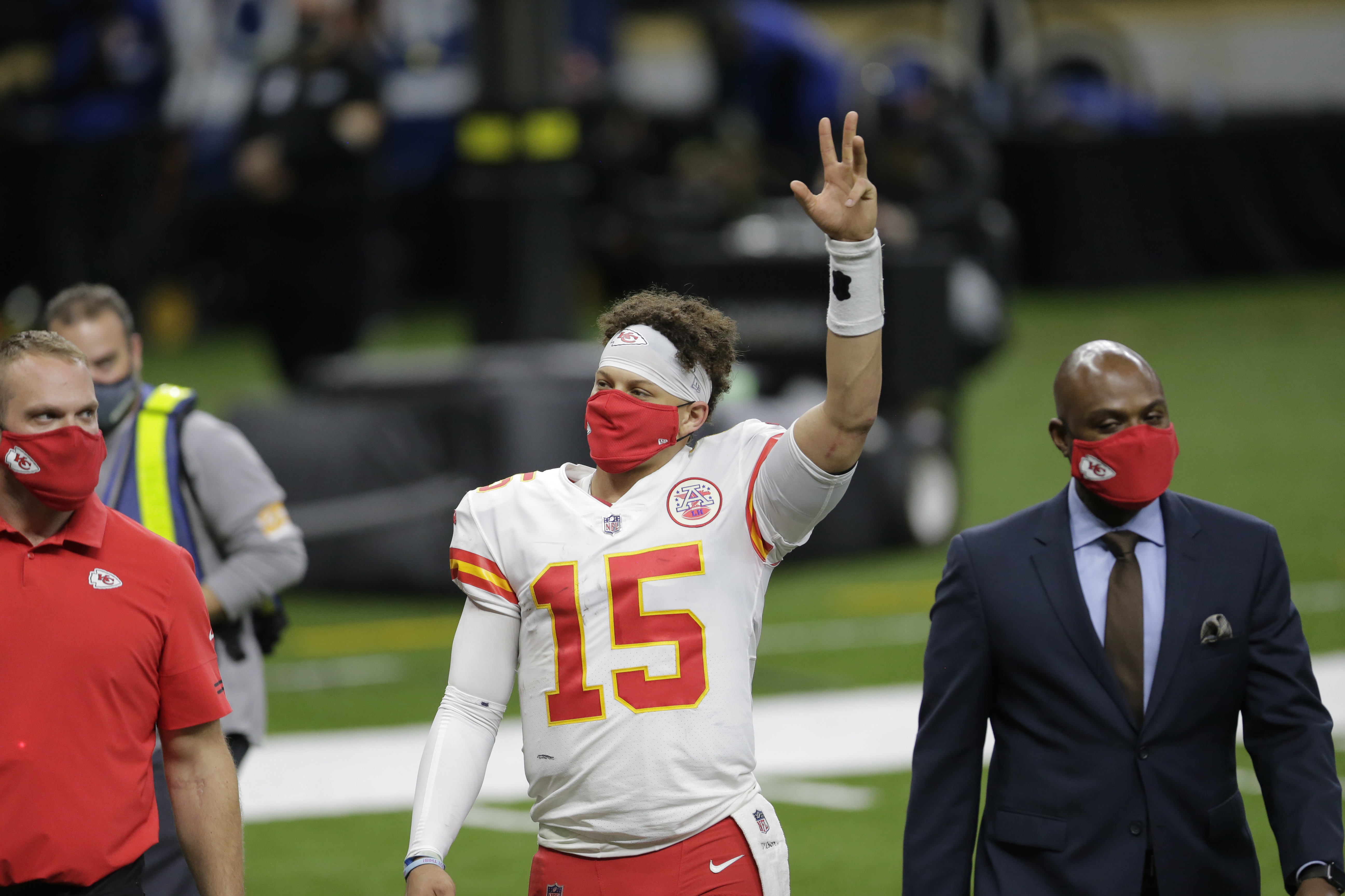 NFL scores, schedule, live updates in Week 1: Patrick Mahomes with 5 TDs in  first game without Tyreek Hill 