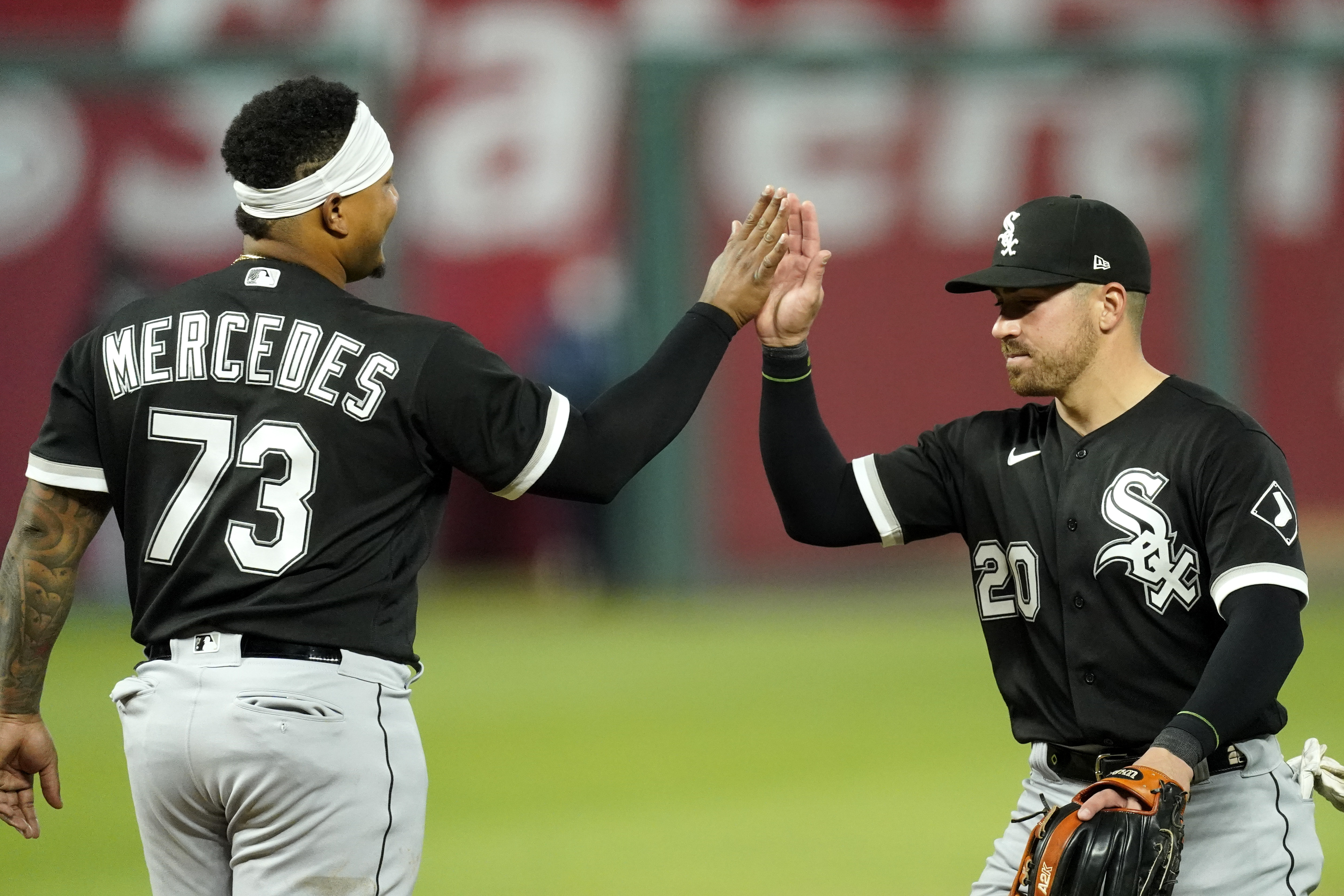 White Sox jump on sagging Royals with 8 runs in 1st, win 9-1