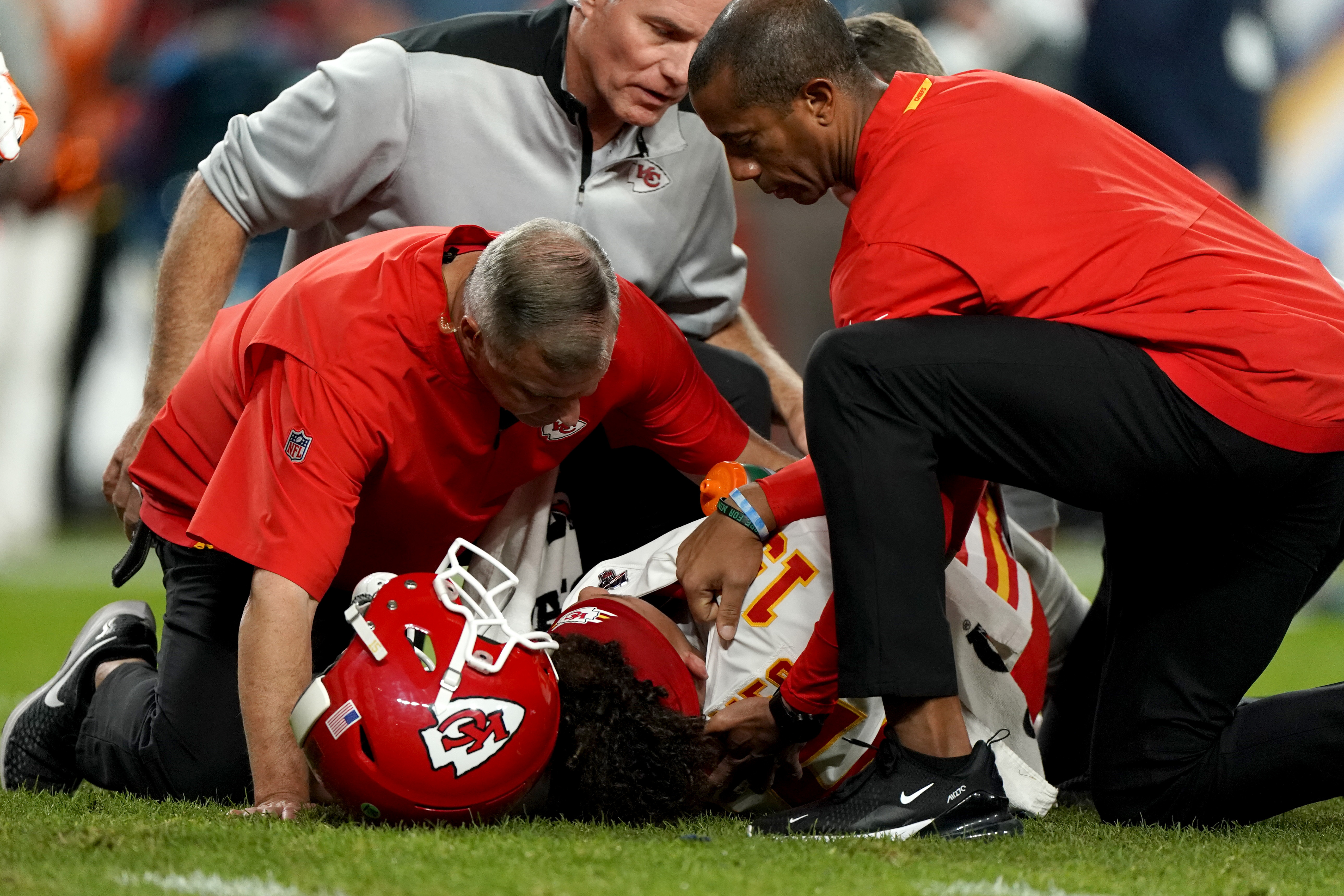 Chiefs vs. Broncos Wednesday injuries: Patrick Mahomes listed due to  bruised foot - Arrowhead Pride