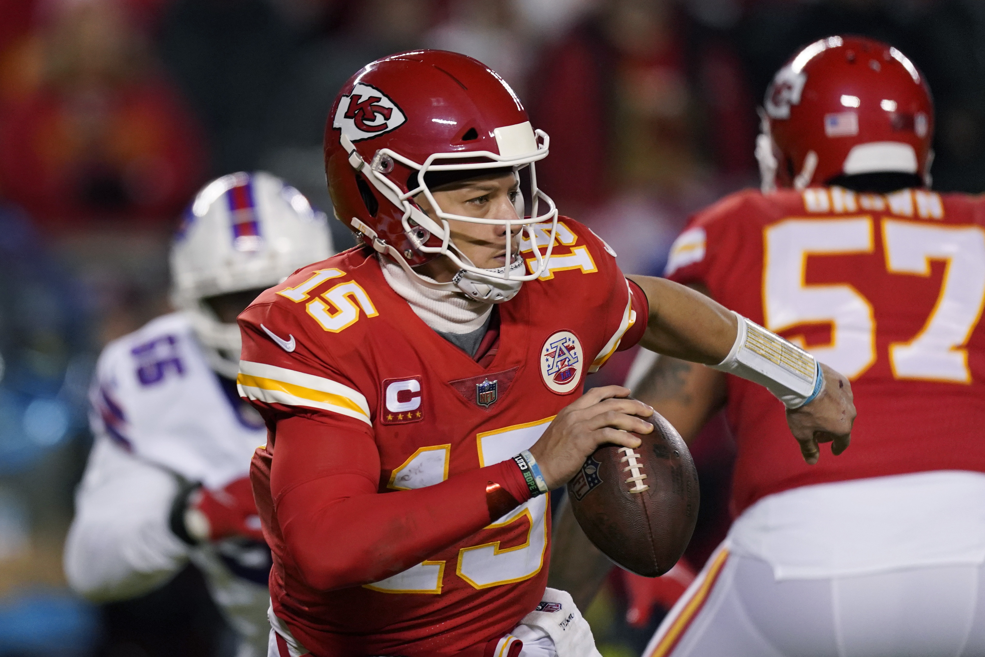 Kansas City Chiefs quarterback Patrick Mahomes (15) catches a ball during  the AFC Pro Bowl play …