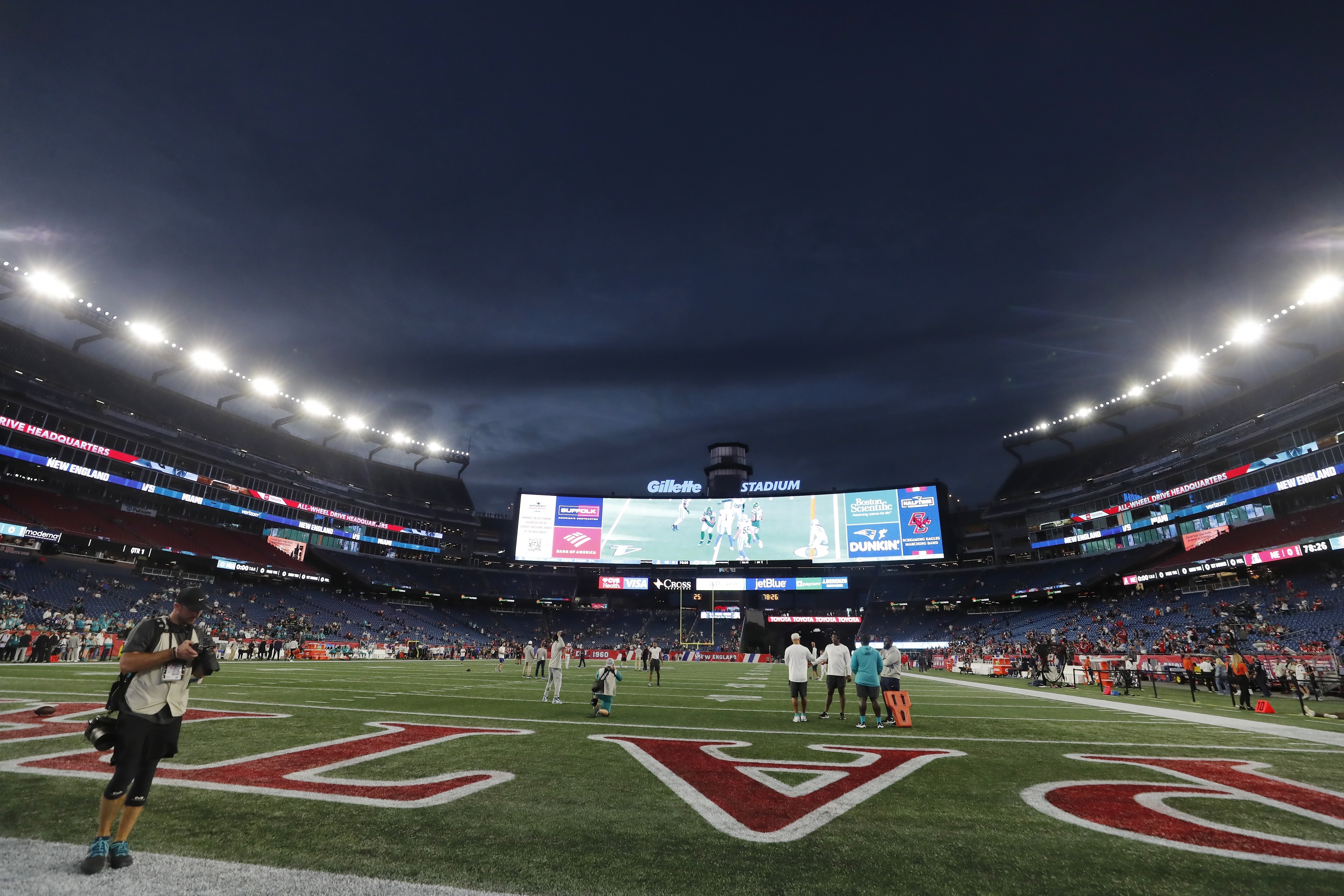 Witness at Patriots game says man who died was punched