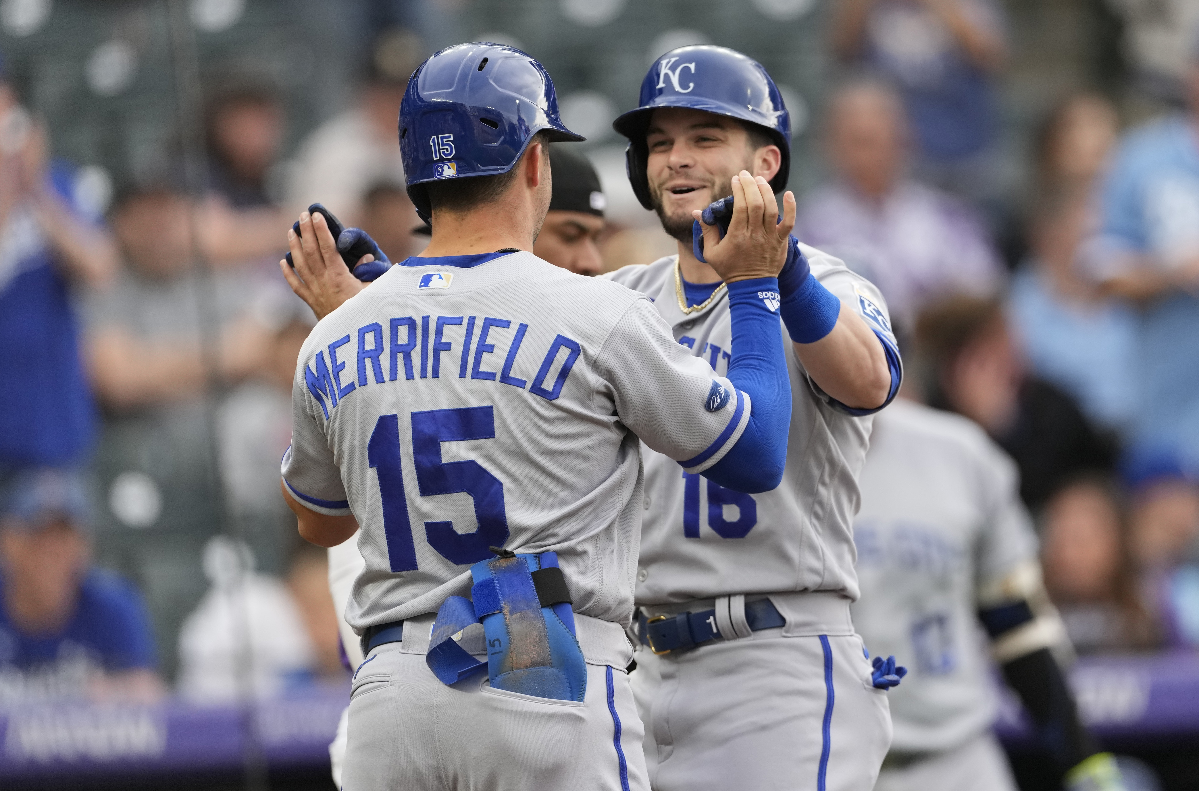 Dozier hits a walk-off two-run homer in 10th 