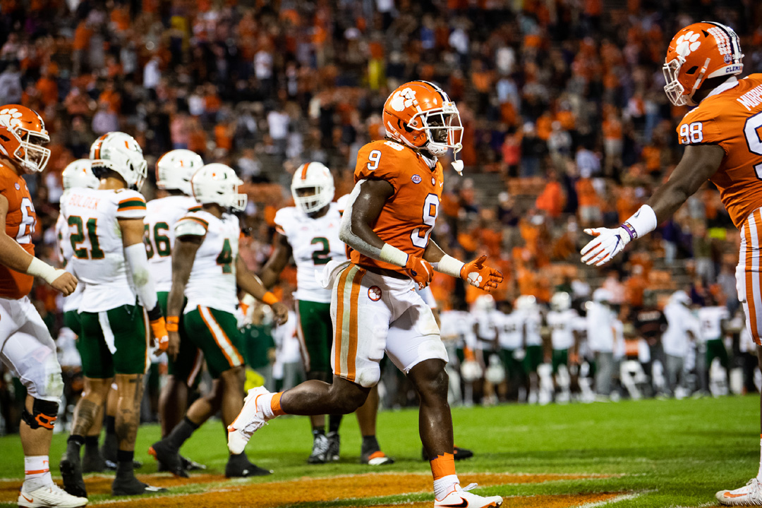 Trevor Lawrence, Travis Etienne shine as Clemson blows out Miami