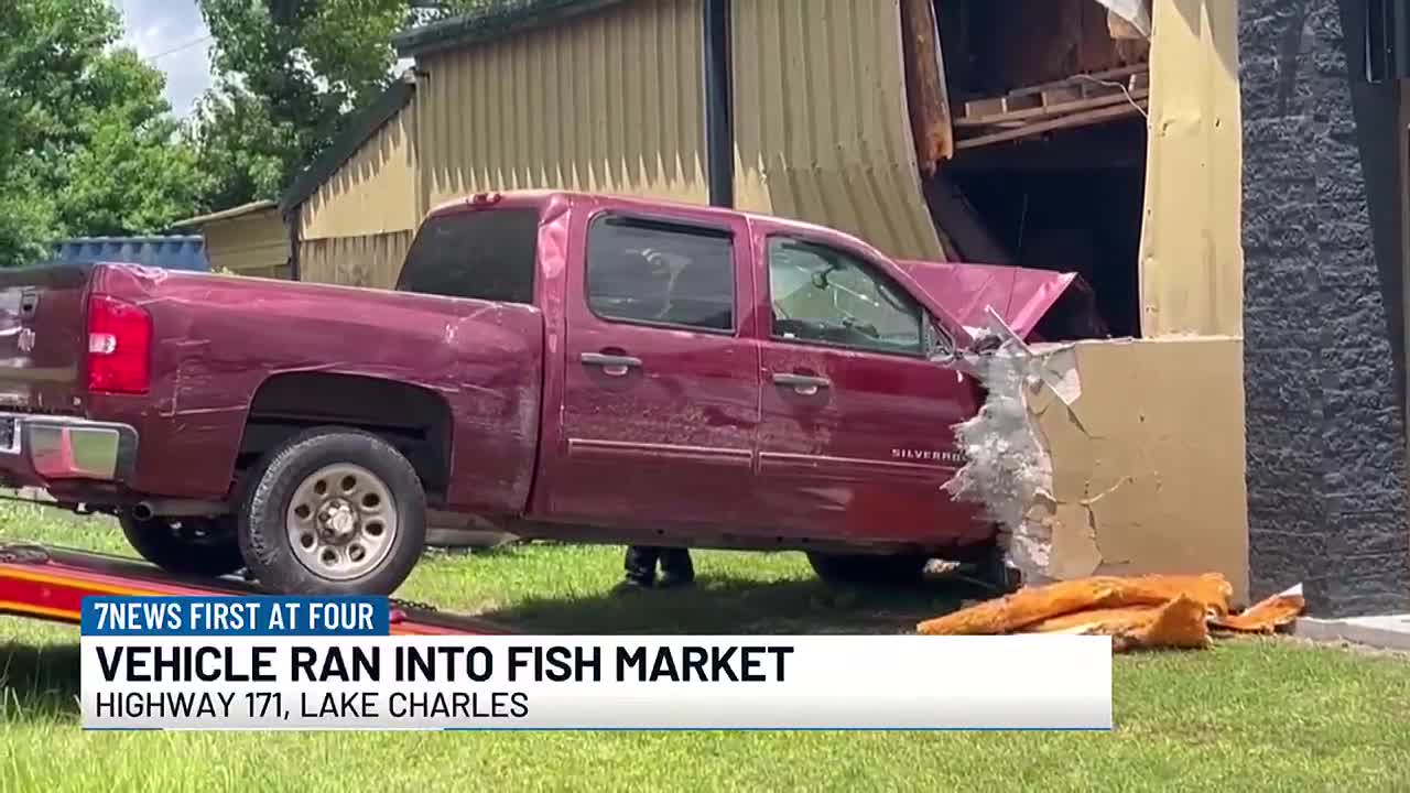 Vehicle crashes through Lake Charles seafood market