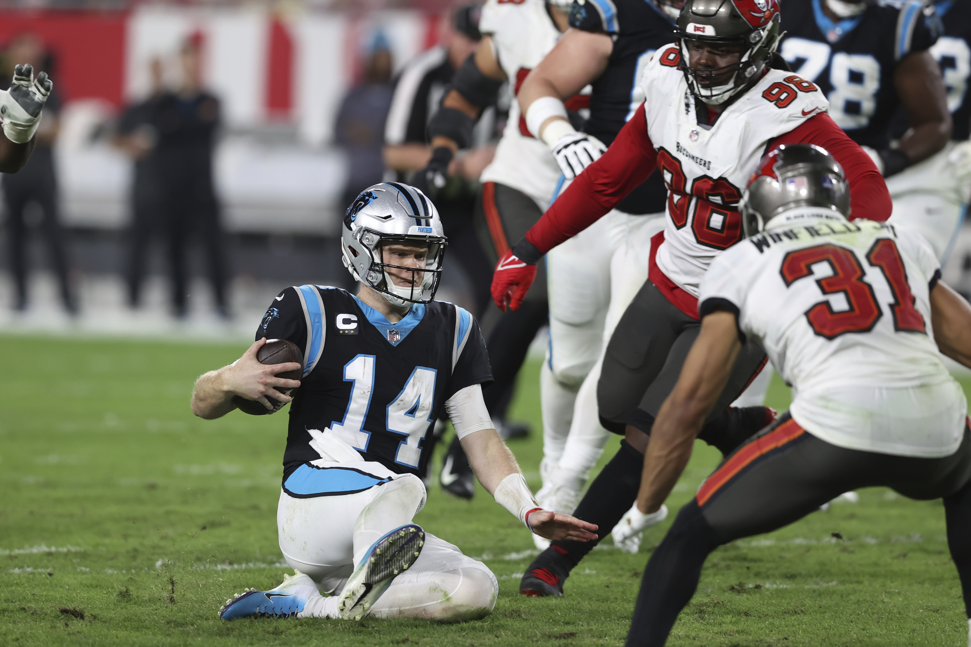 Robinson outshines top pick Young, Falcons beat Panthers