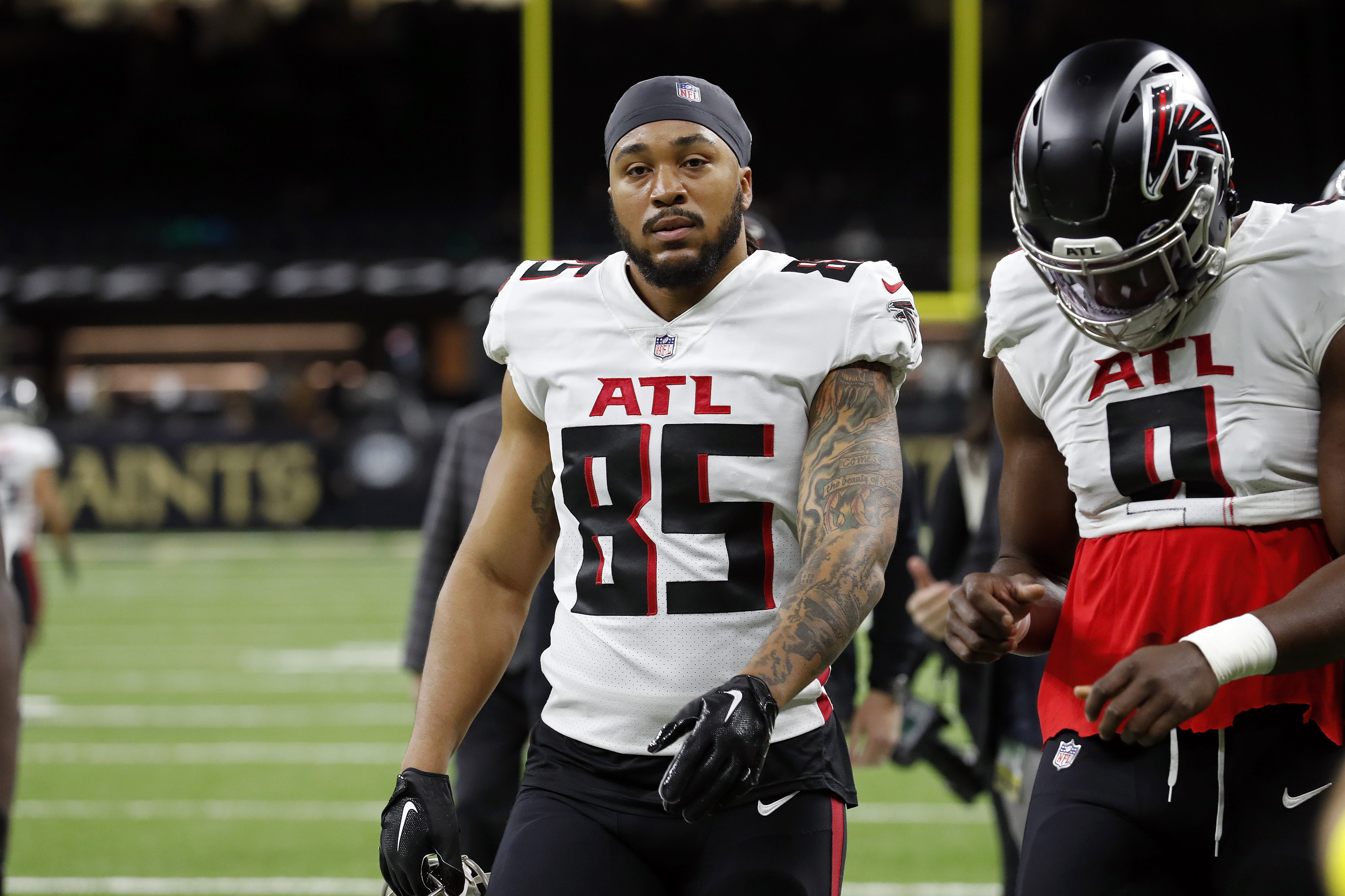 Falcons strengthen defensive line with signing of Calais Campbell