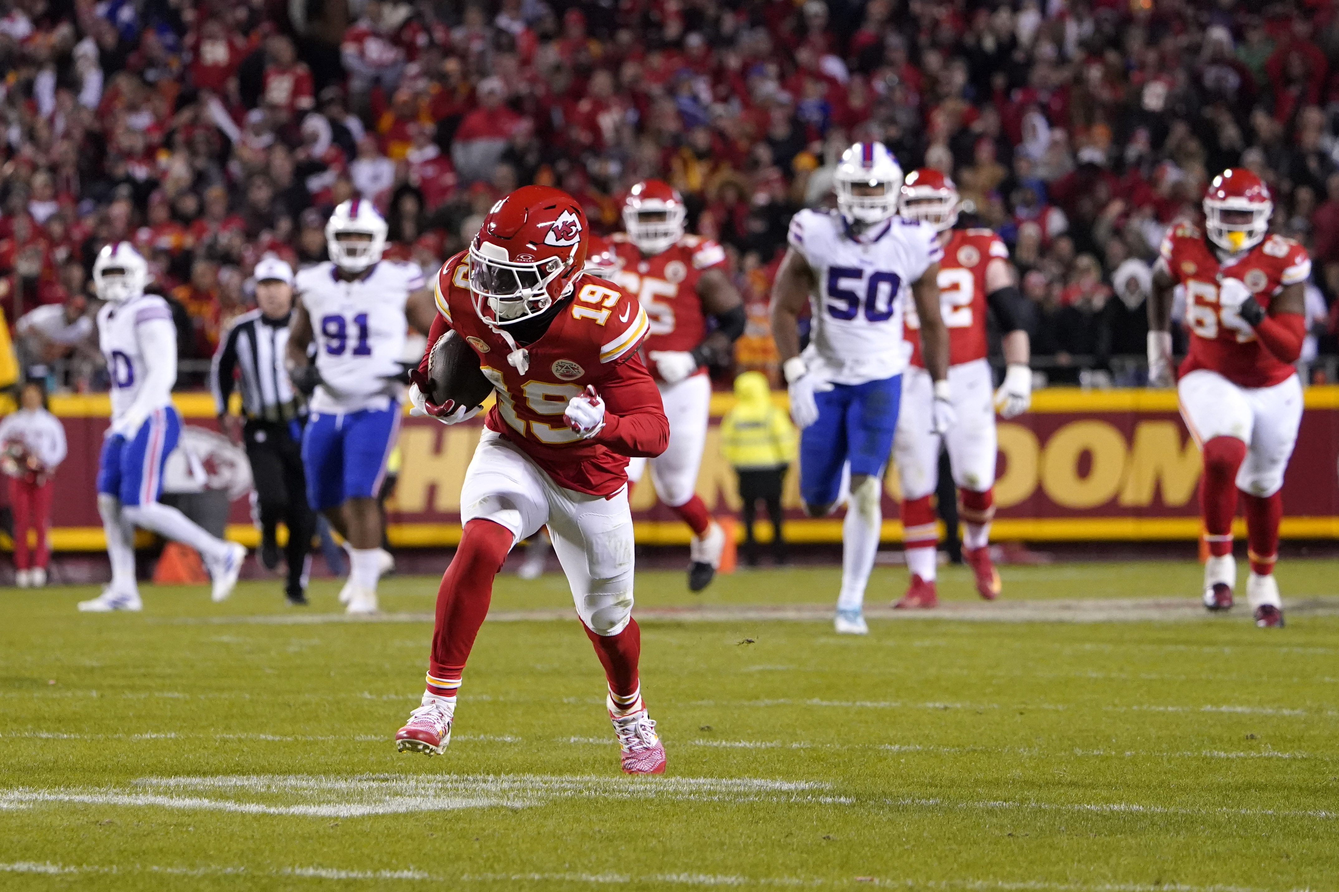Chiefs missing Toney, McKinnon while Raiders could have Jacobs for