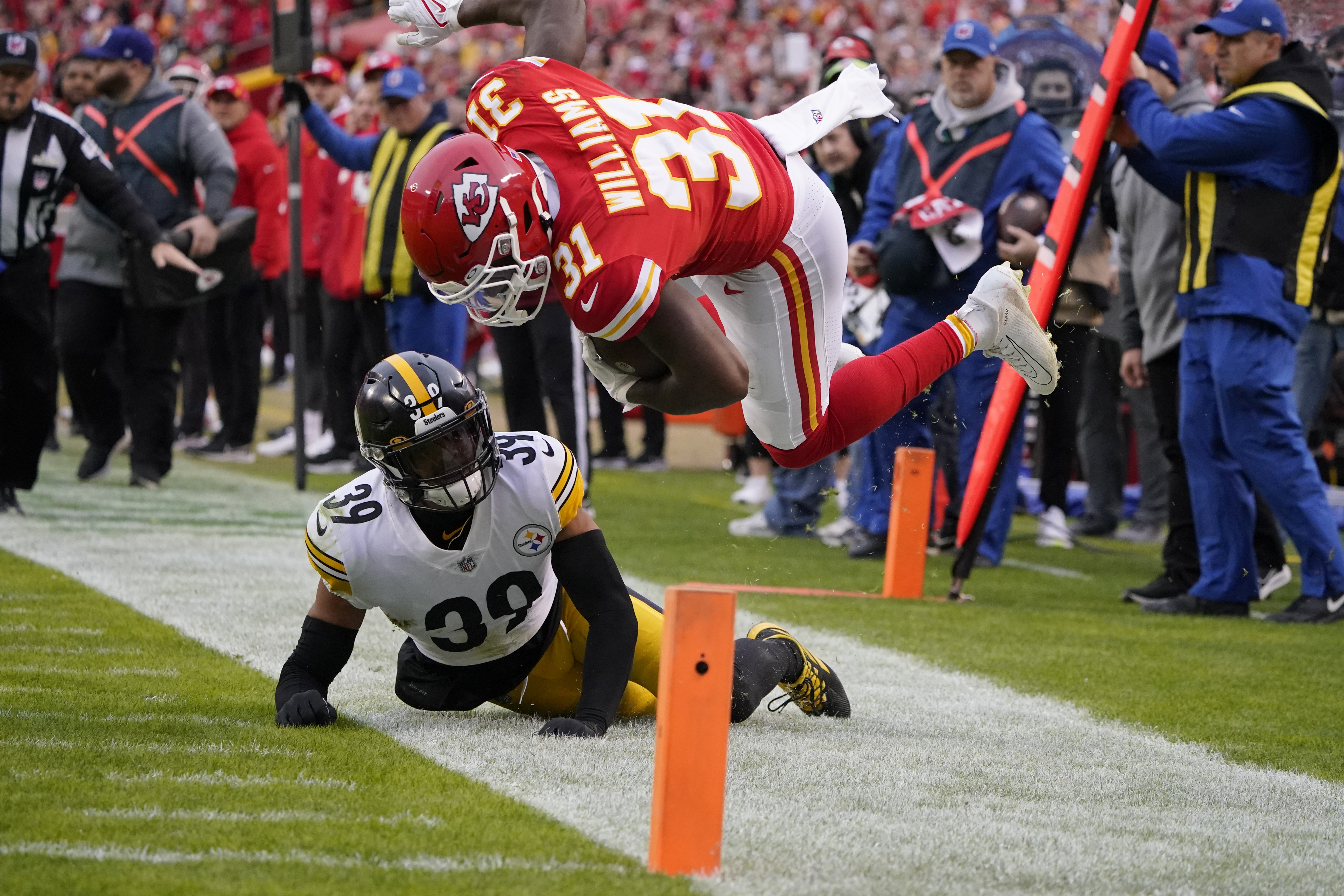 Patrick Mahomes Breaks Another NFL Record as Chiefs Thrash Bengals