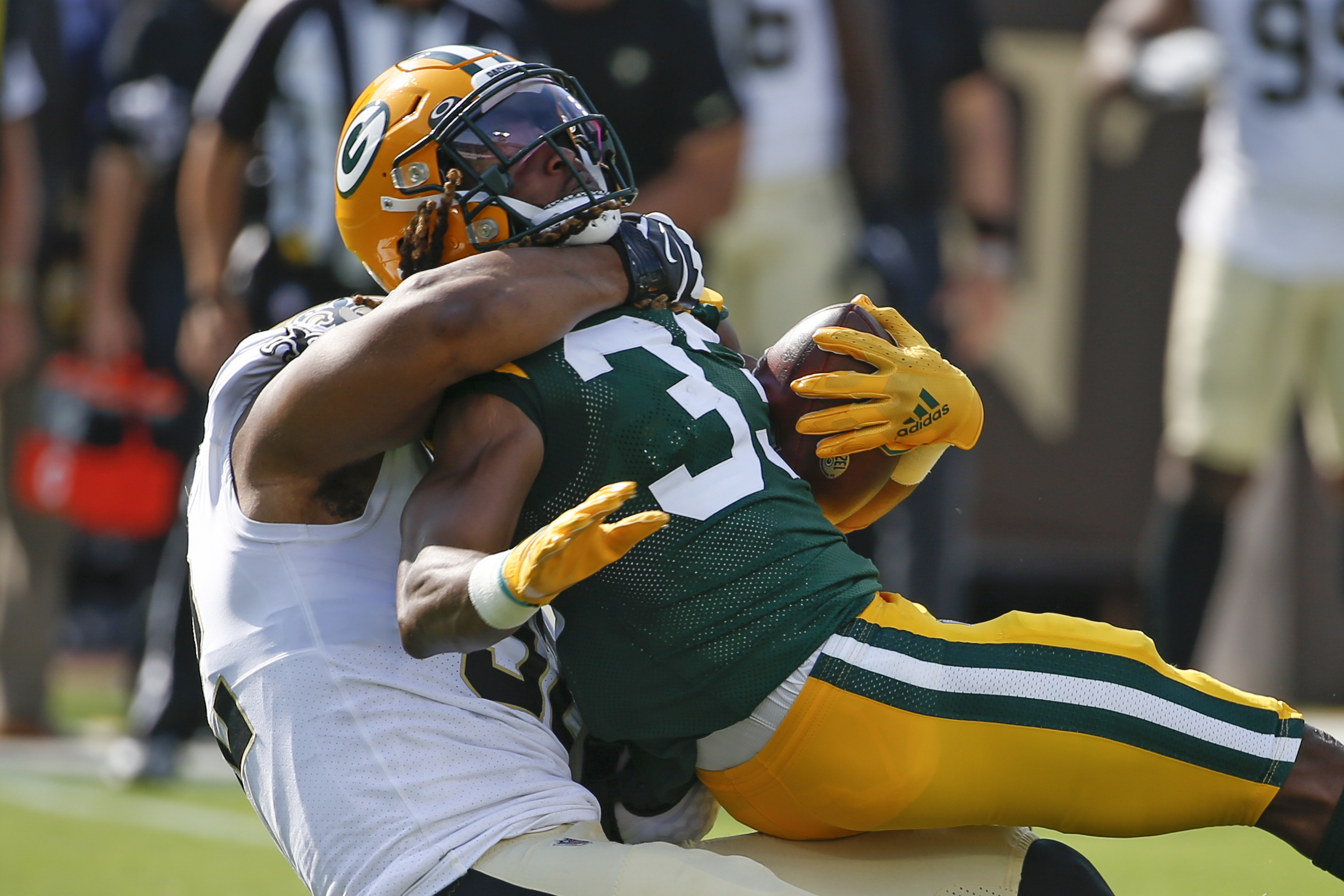 Packers' Aaron Rodgers screams at head coach Matt LaFleur for not throwing  challenge flag vs. Bears