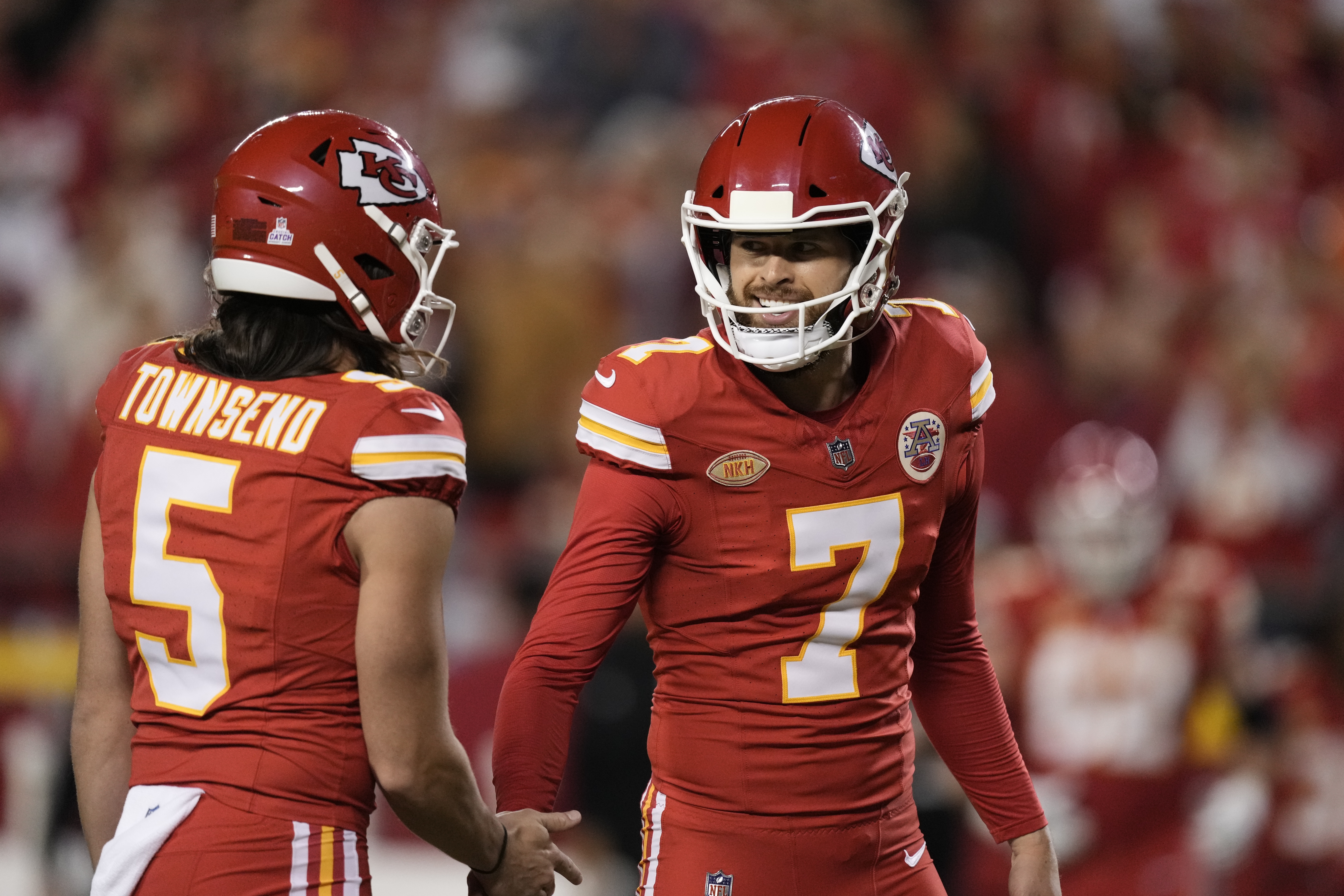 Patrick Mahomes sets TD record as Kansas City Chiefs hold off New York Jets  with Taylor Swift and Aaron Rodgers watching on, NFL News