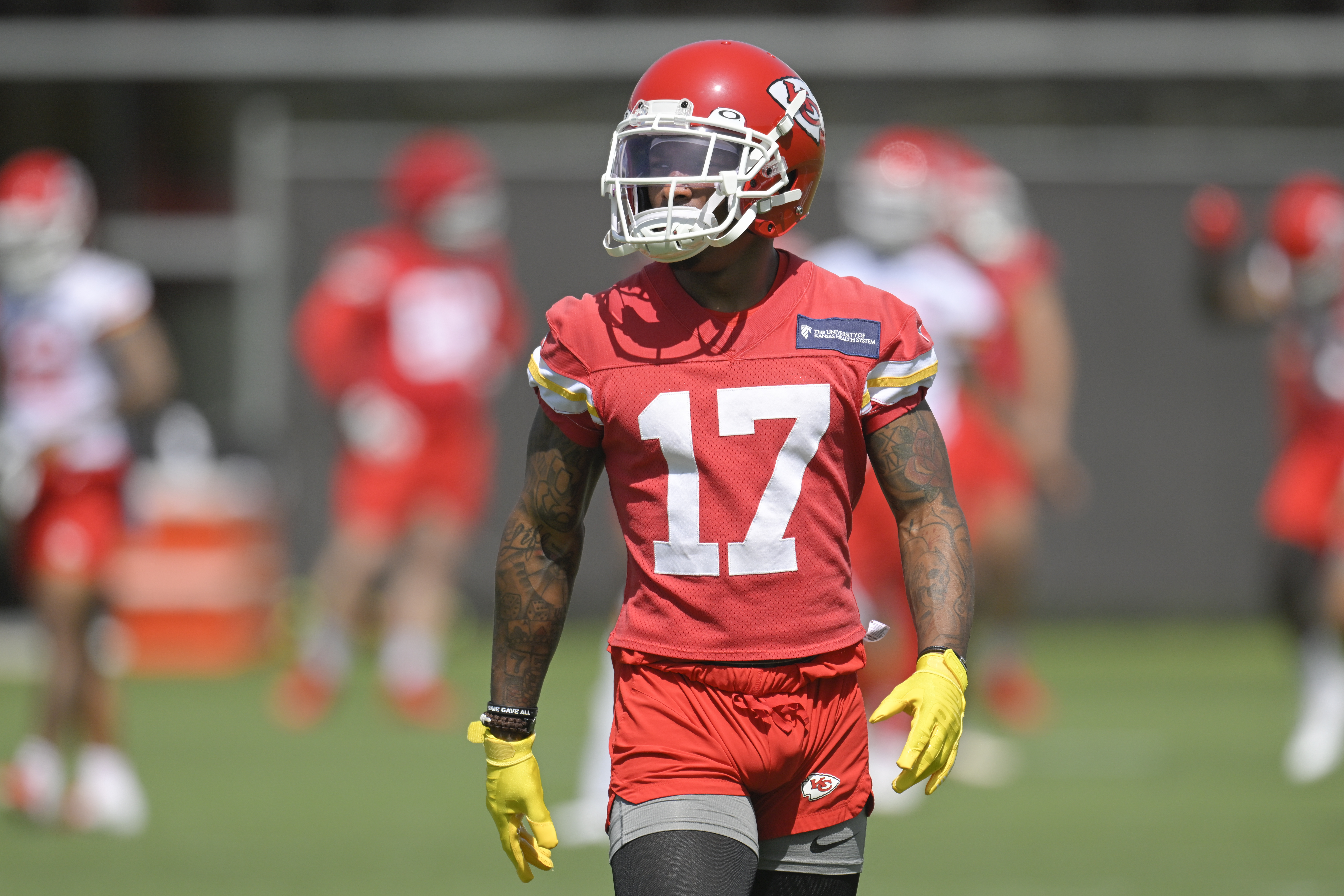 Chiefs' Jones, Hardman leave practice early with injuries